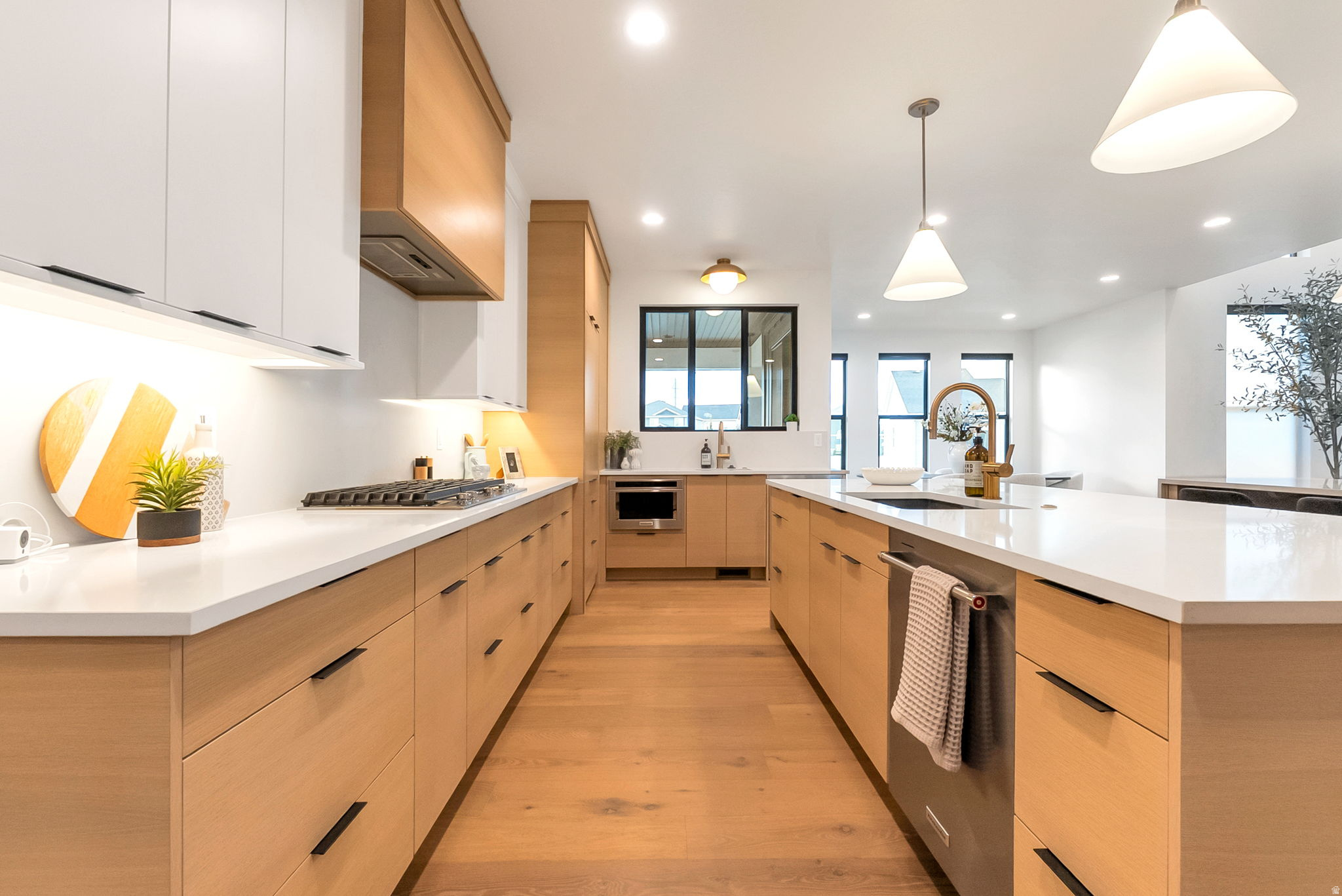 GRANDEUR ESTATES - Residential