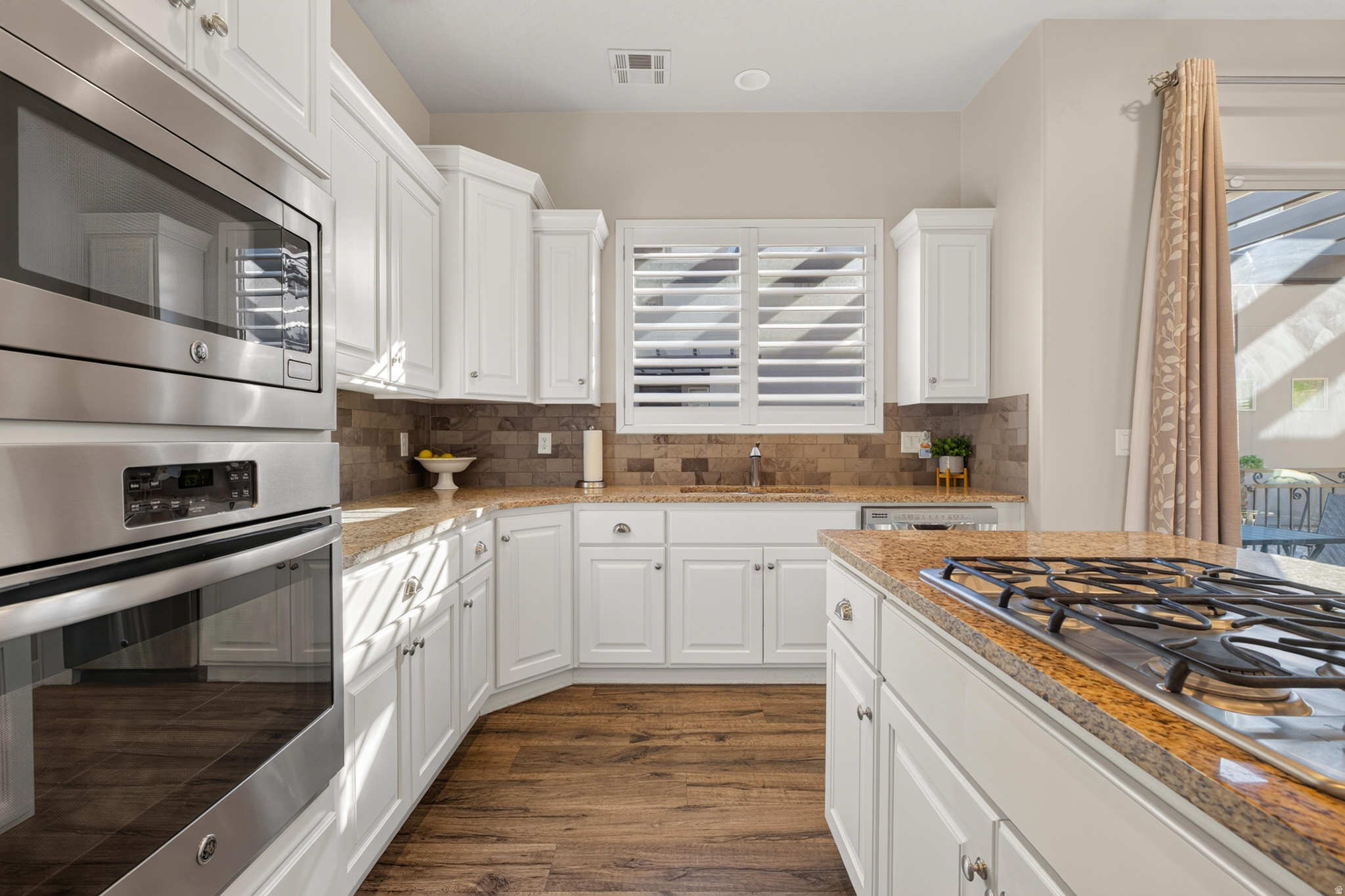 CORAL RIDGE TOWNHOMES PH 3-C - Residential