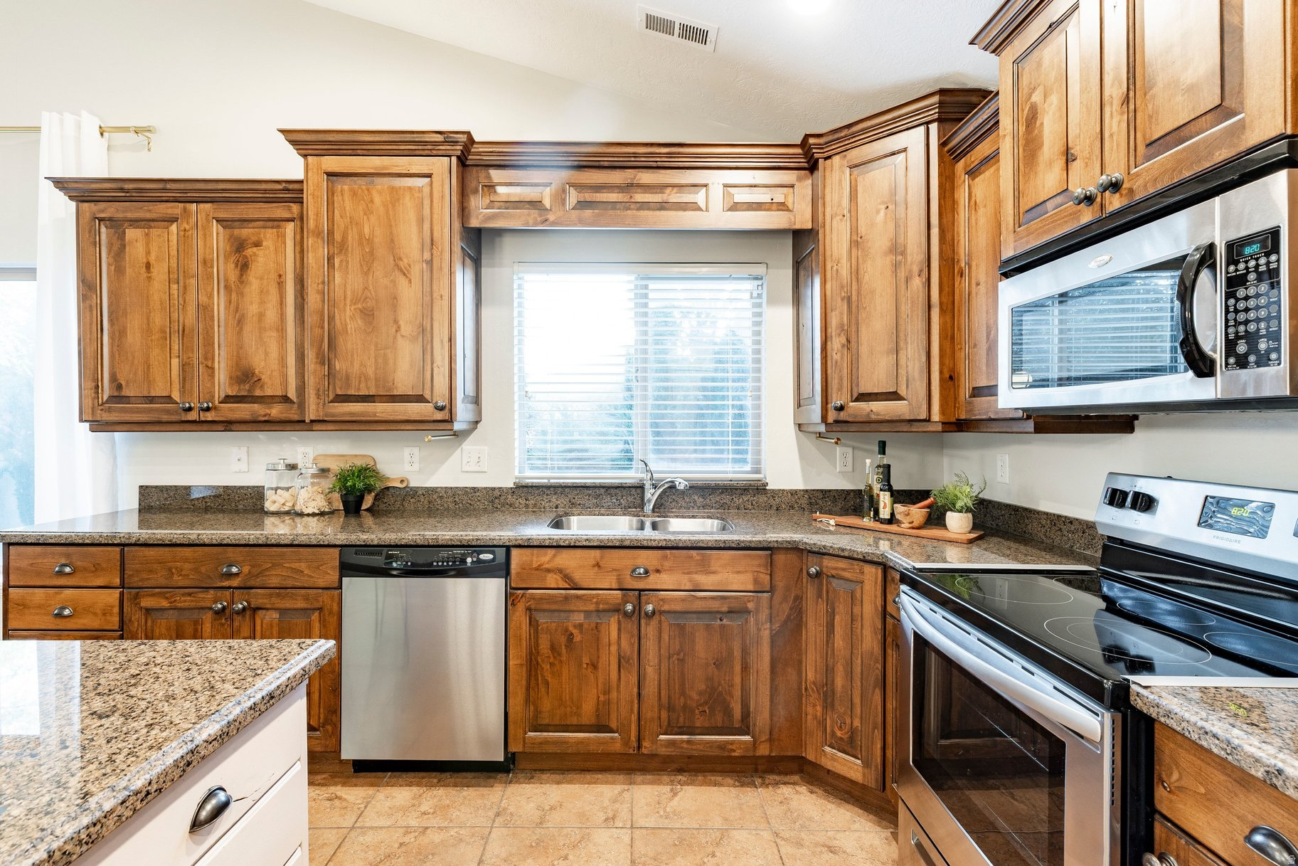VILLAS AT RIVER OAKS - Residential