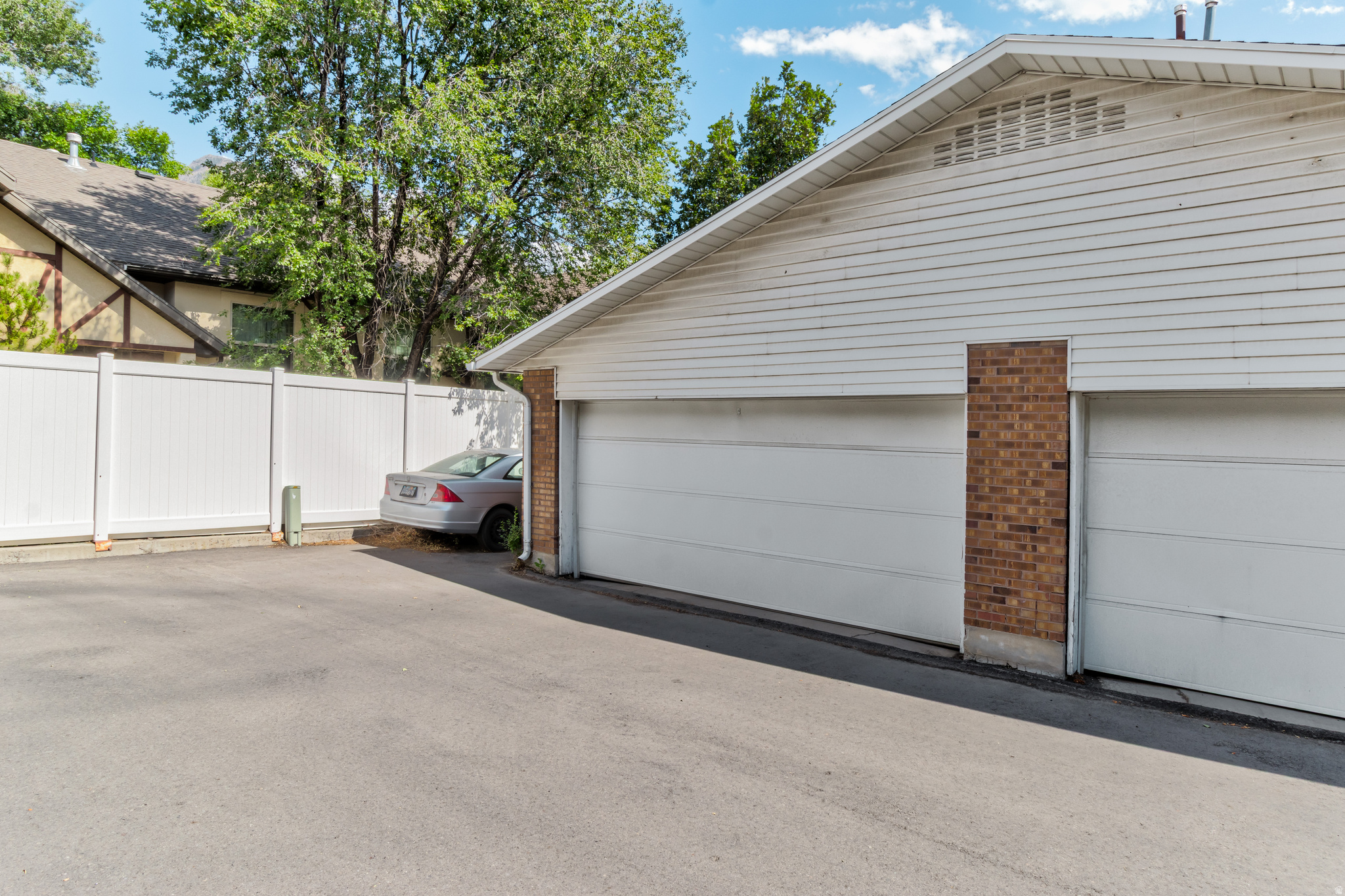 HOLLADAY VIL - Residential