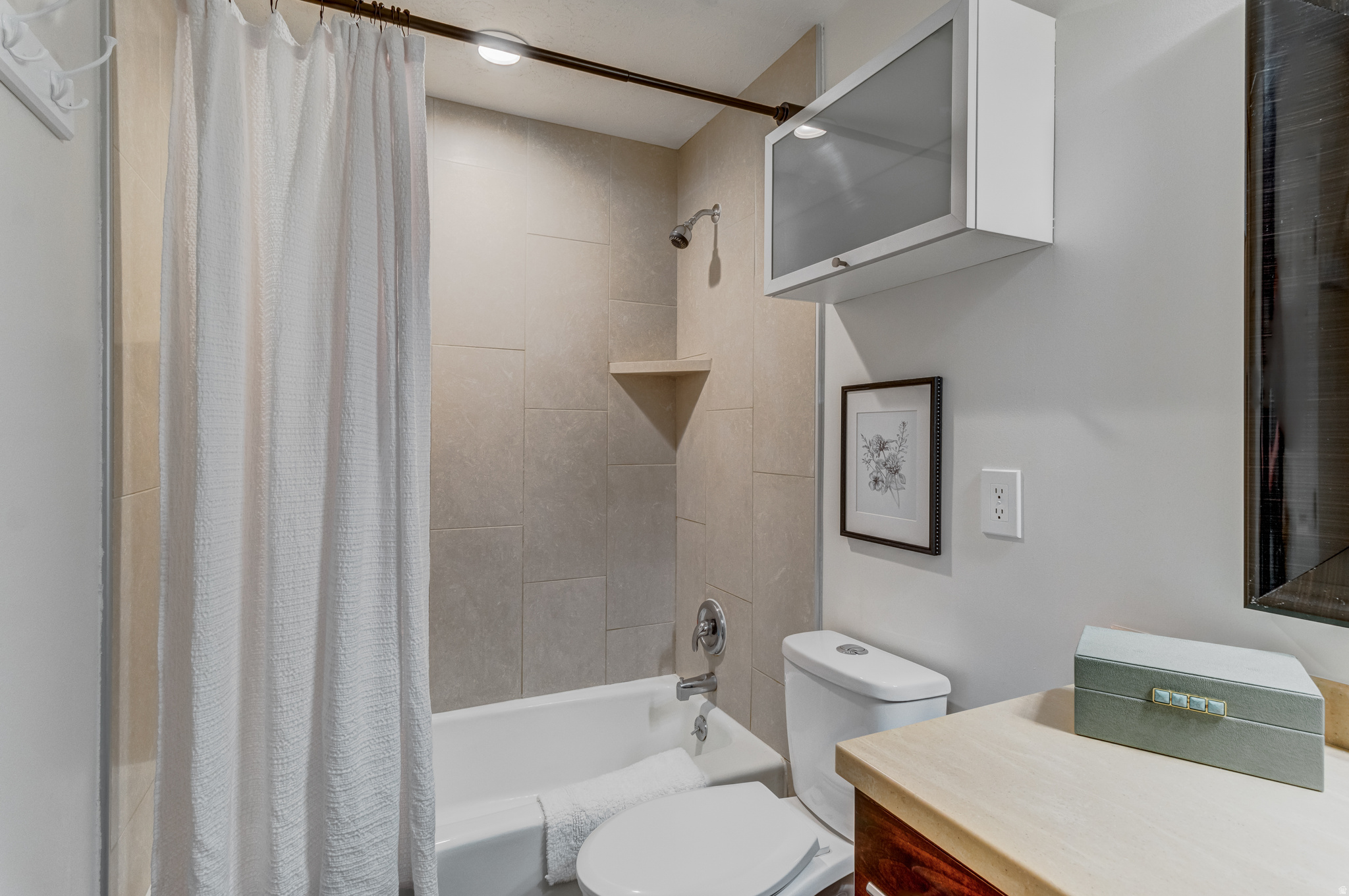 HOLLADAY VIL - Residential