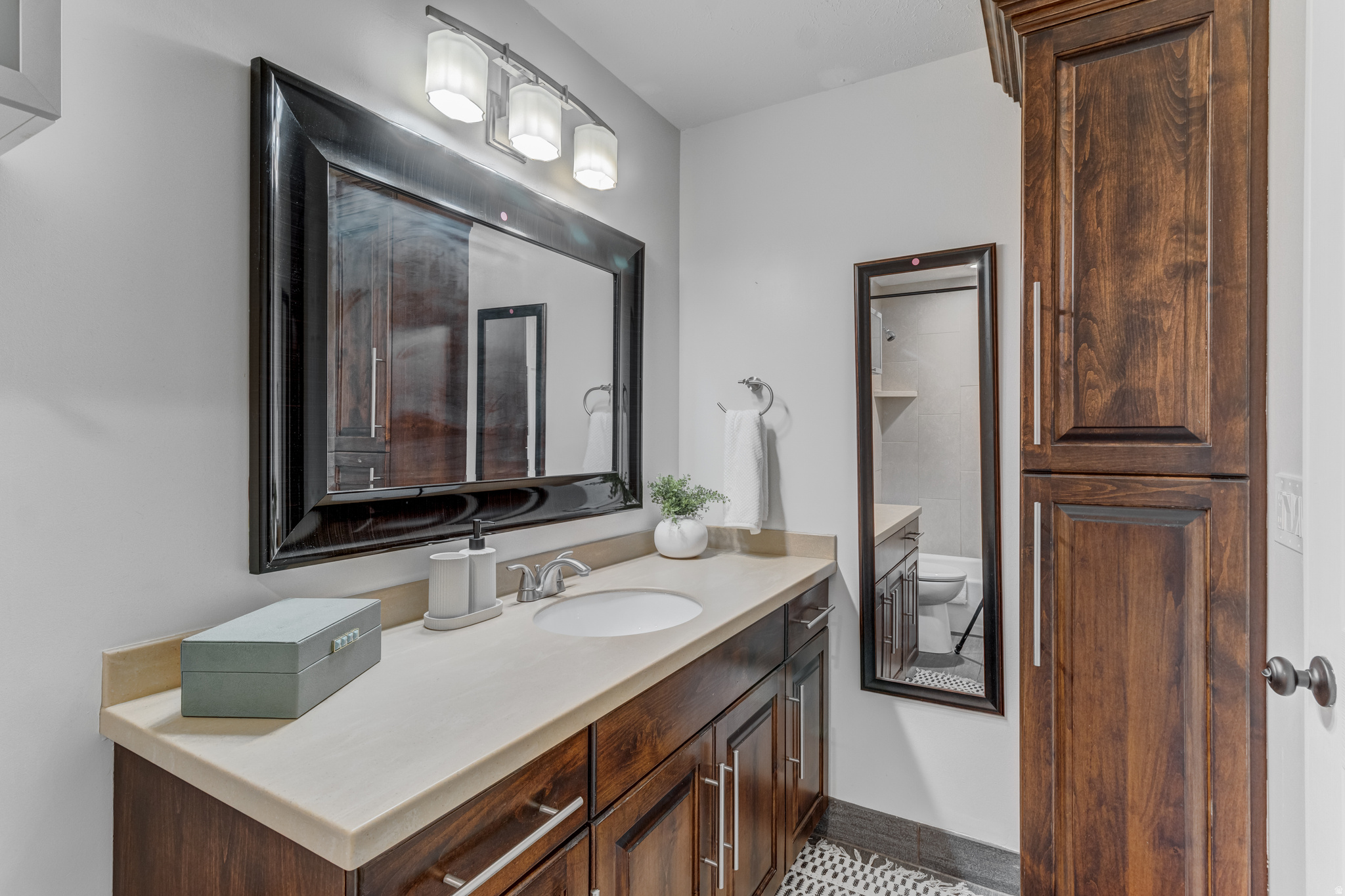 HOLLADAY VIL - Residential