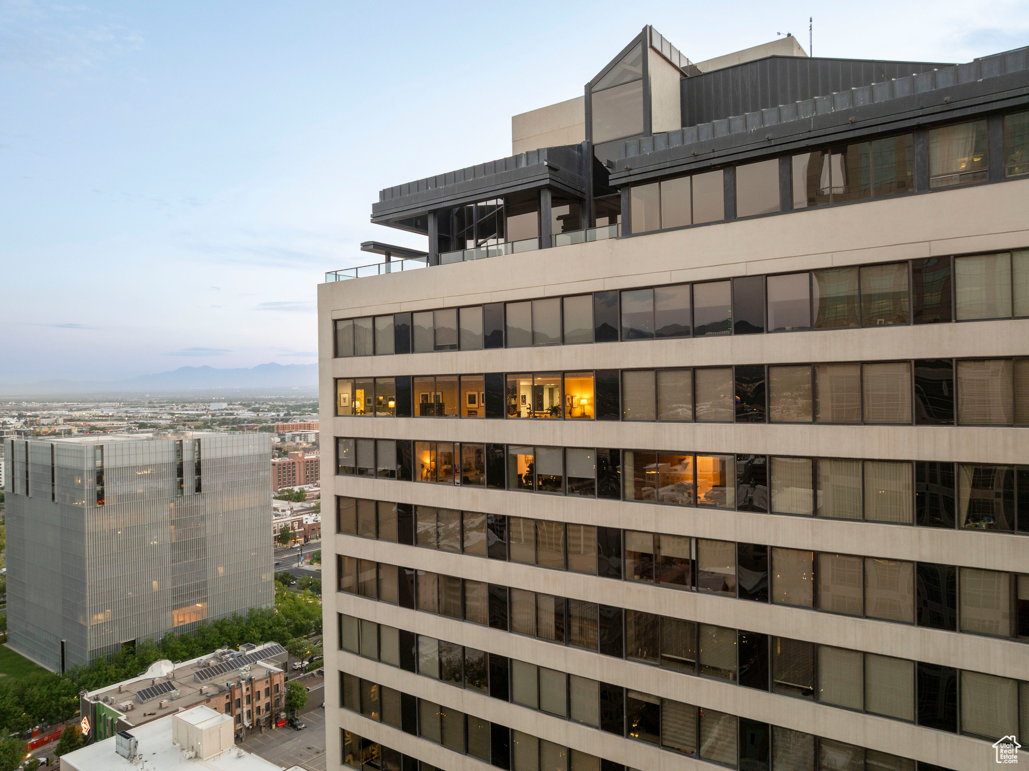 AMERICAN TOWERS - Residential