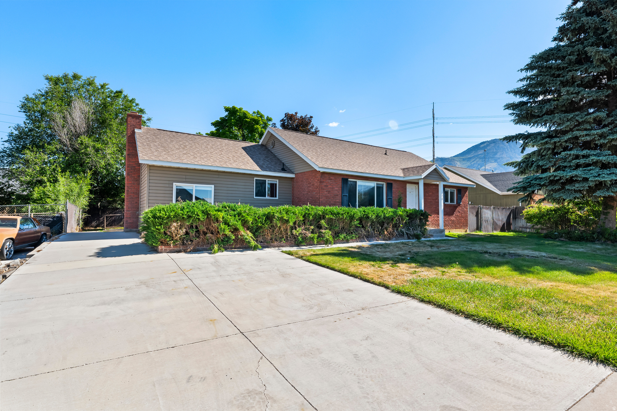 Rambler in a nice neighborhood. No stairs. Ramp in the back yard for wheelchairs.  3 bedroom, 2 bath, 2 car garage. Ready to move in.. Good Roof and double pain windows