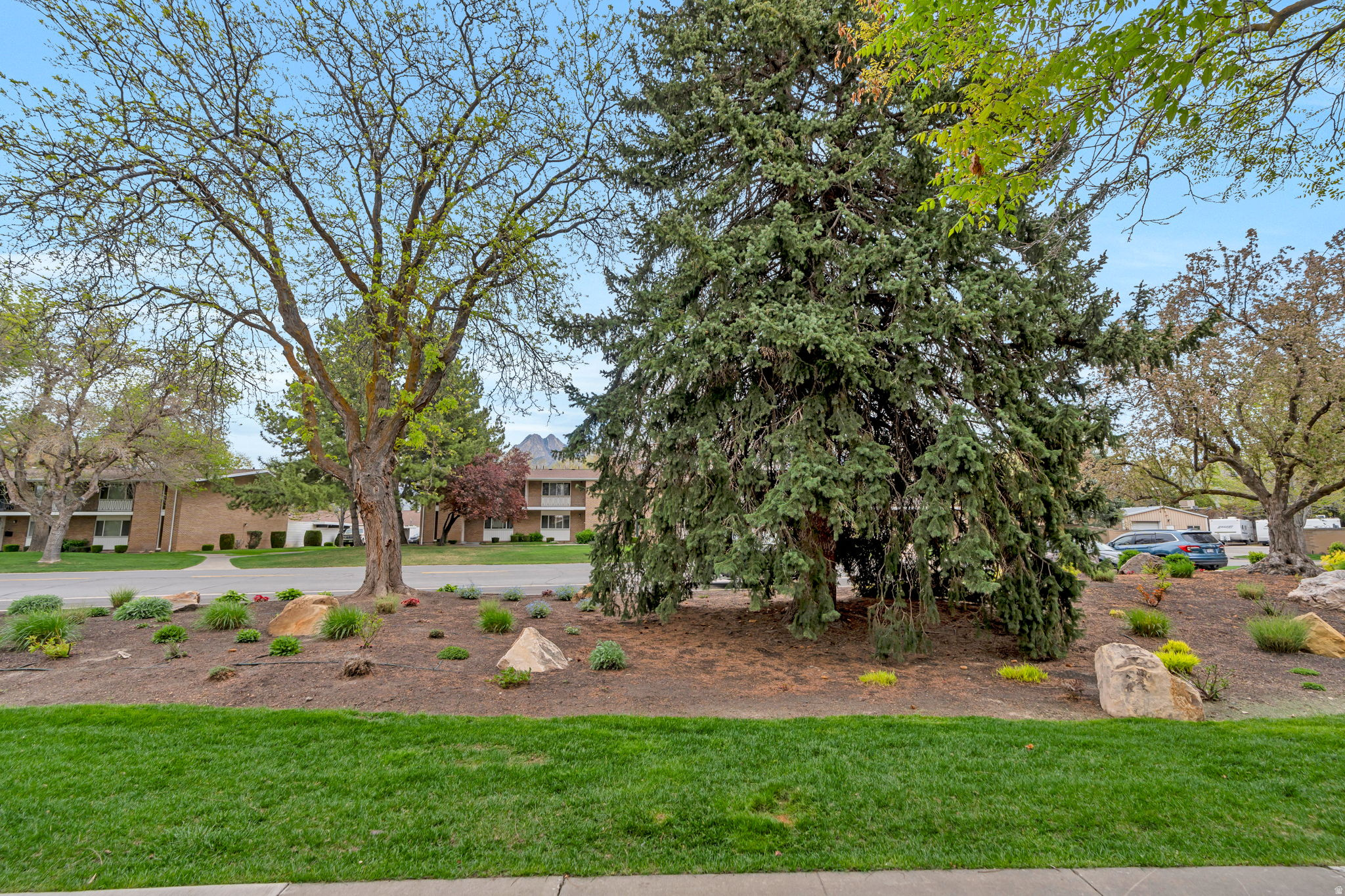 THREE FOUNTAINS - Residential
