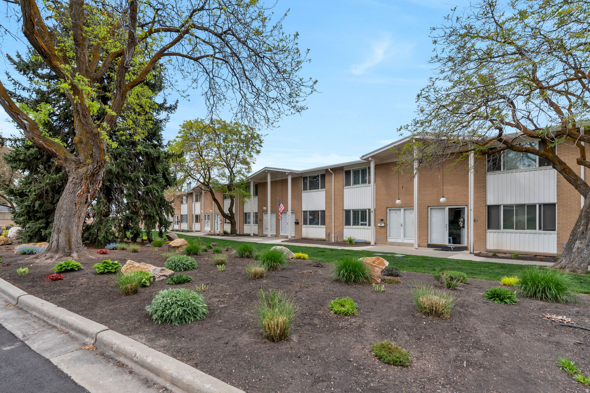 THREE FOUNTAINS - Residential