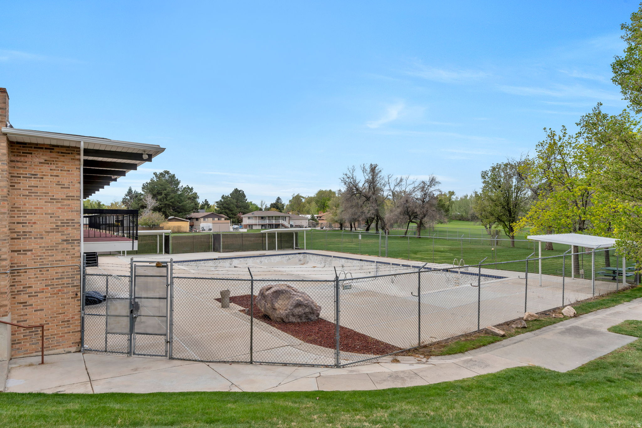 THREE FOUNTAINS - Residential