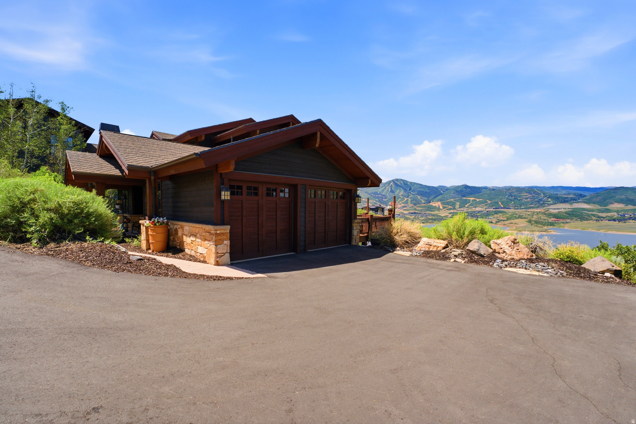 HIDEOUT CANYON - Residential