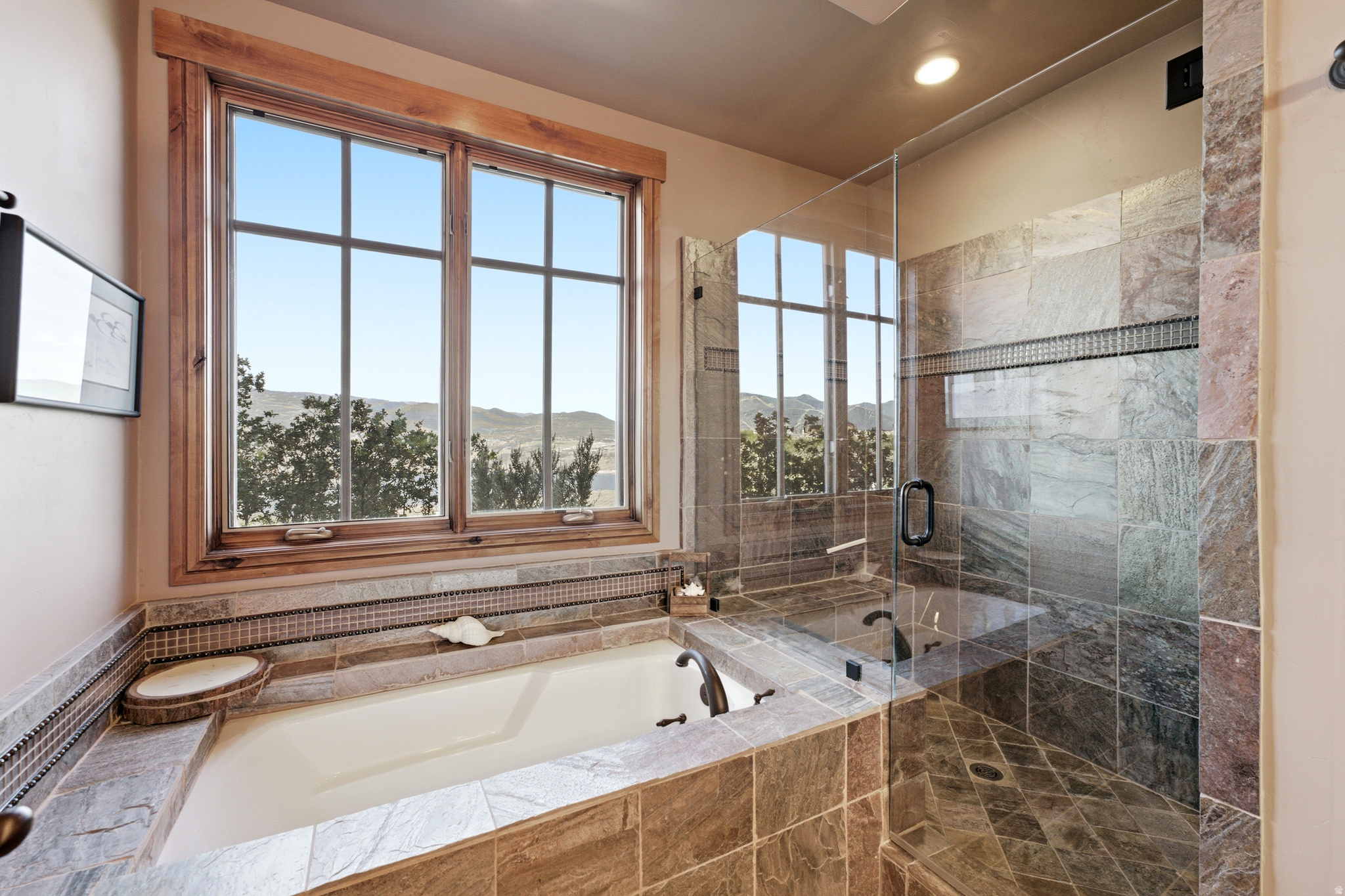 HIDEOUT CANYON - Residential