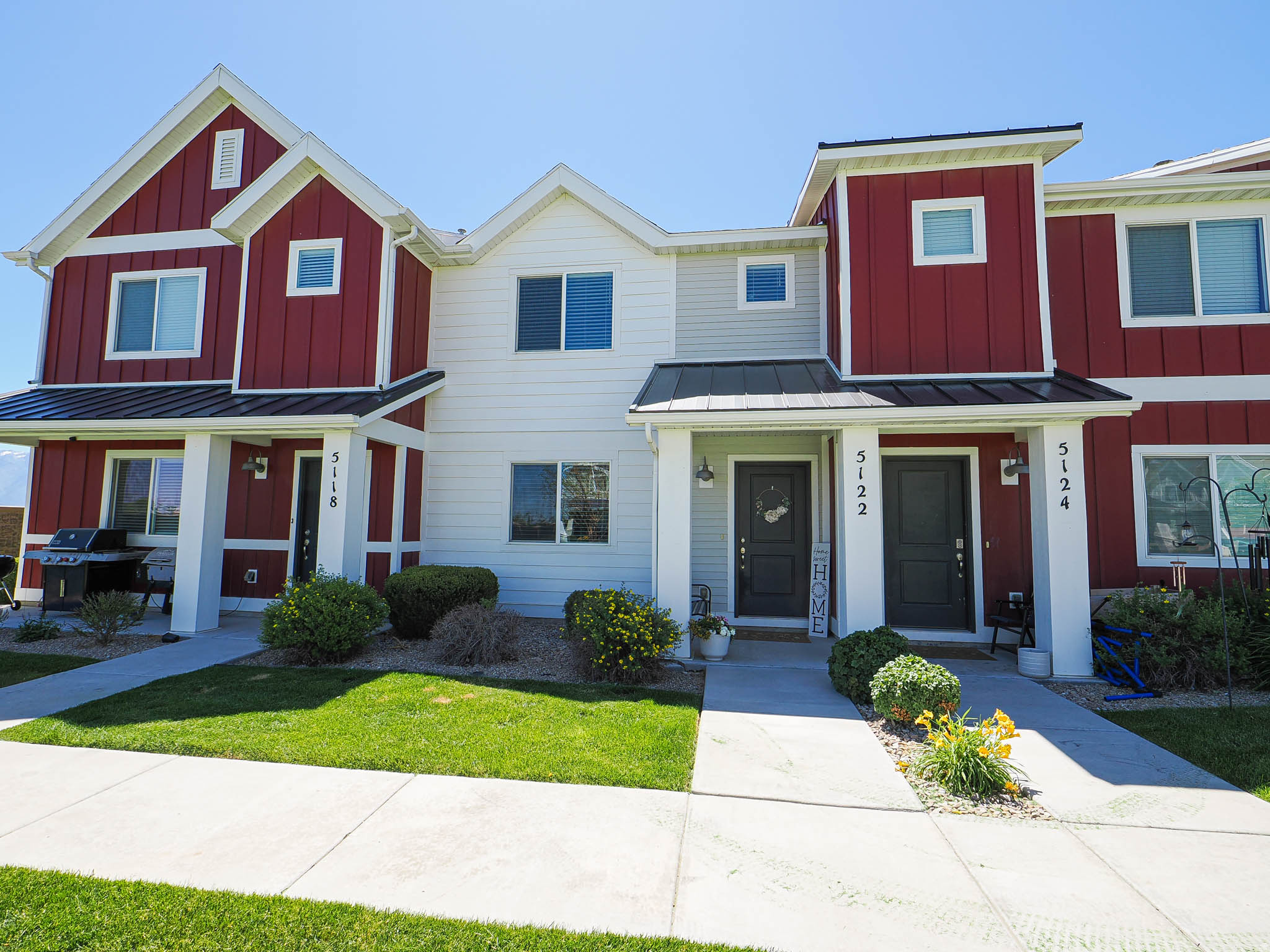 One of the lowest-priced townhomes in Herriman with a fantastic location! Open floor plan with upgraded laminate flooring, stainless steel appliances, a flat-top range, and custom wood trim around the windows. There are 3 bedrooms and 2 full bathrooms, with the laundry conveniently located upstairs. 2-car garage with plenty of guest parking close by. This is a good one! Pictures will be coming soon!