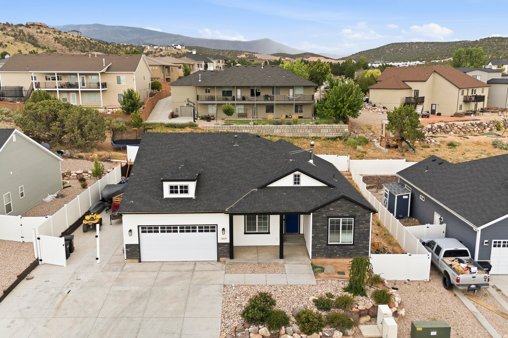 CRESCENT HILLS - Residential