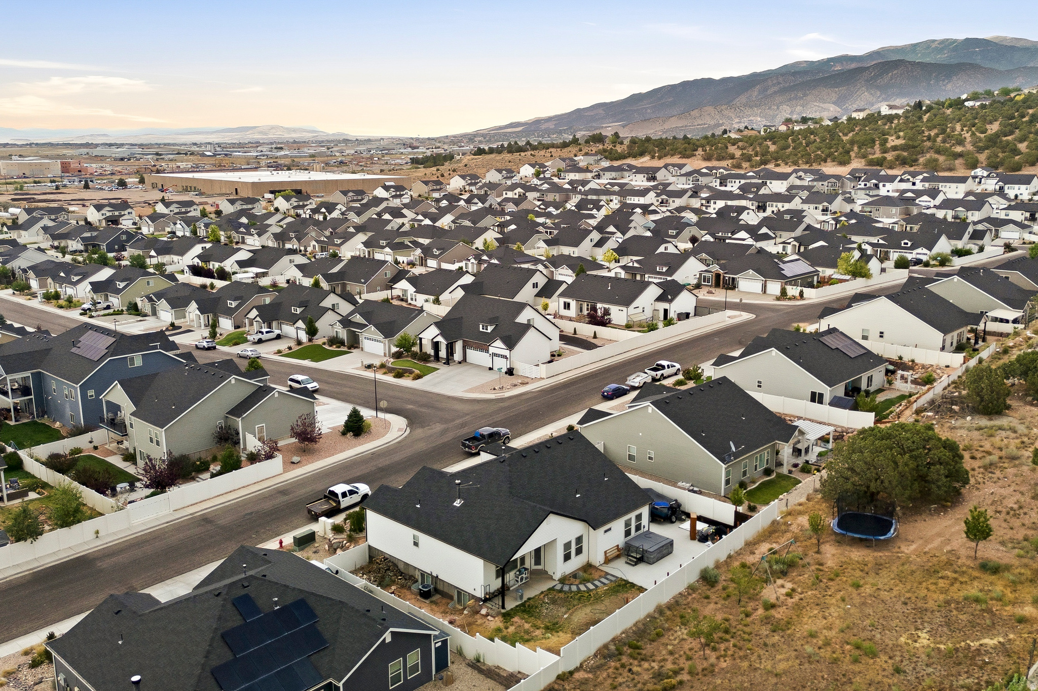 CRESCENT HILLS - Residential