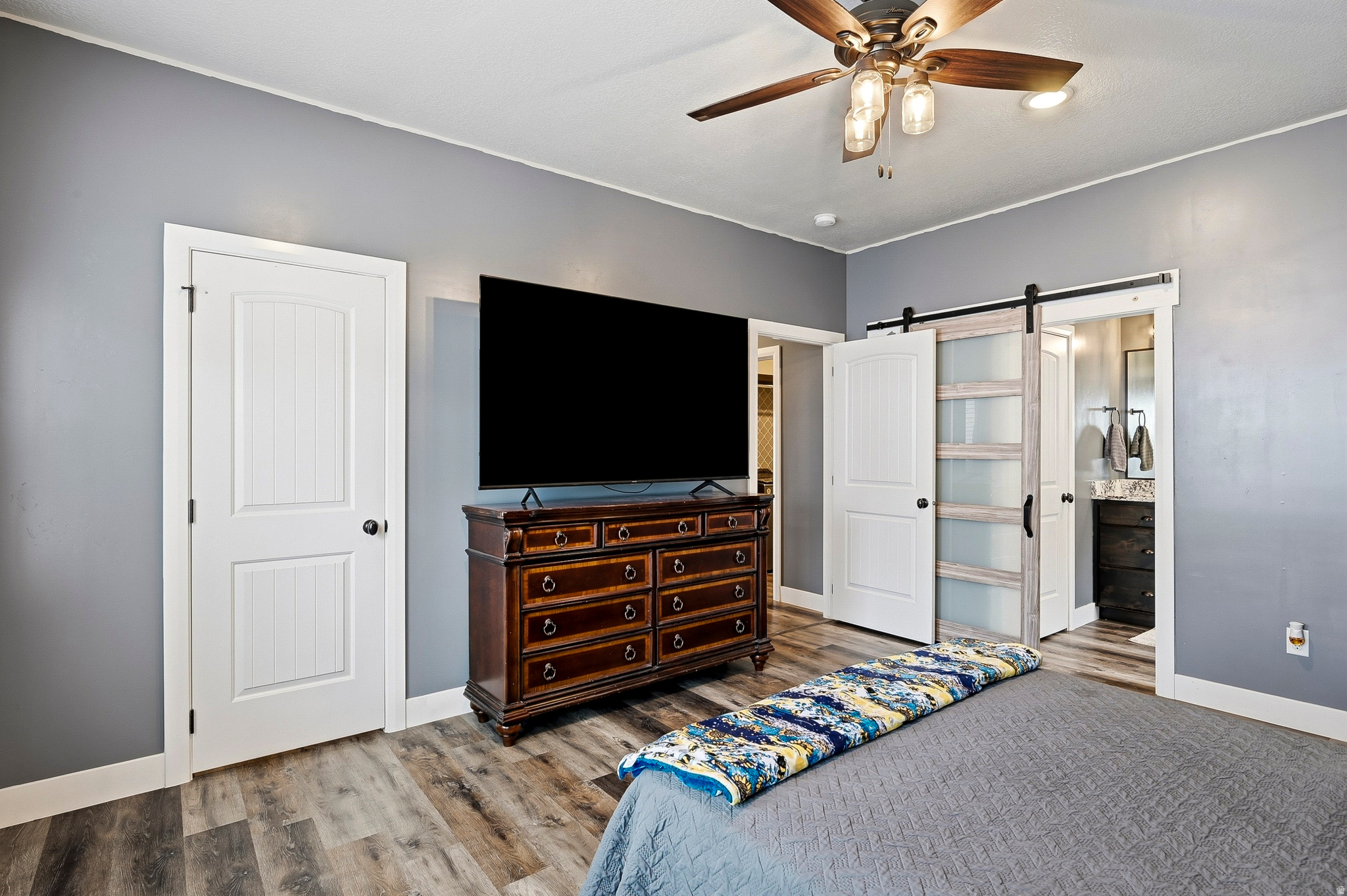 CRESCENT HILLS - Residential
