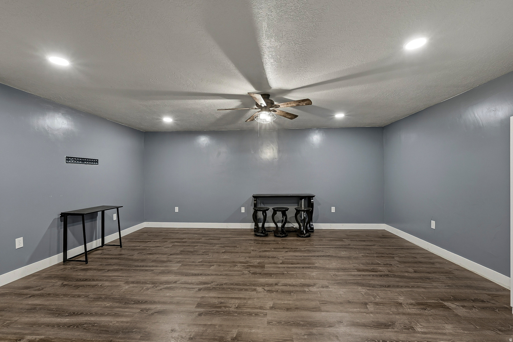CRESCENT HILLS - Residential