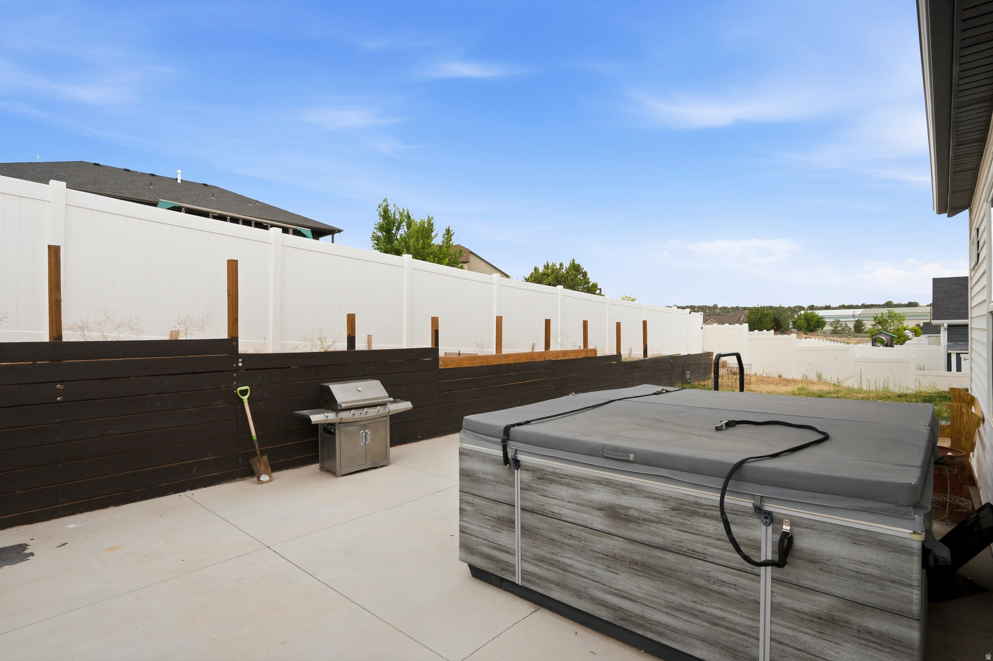 CRESCENT HILLS - Residential