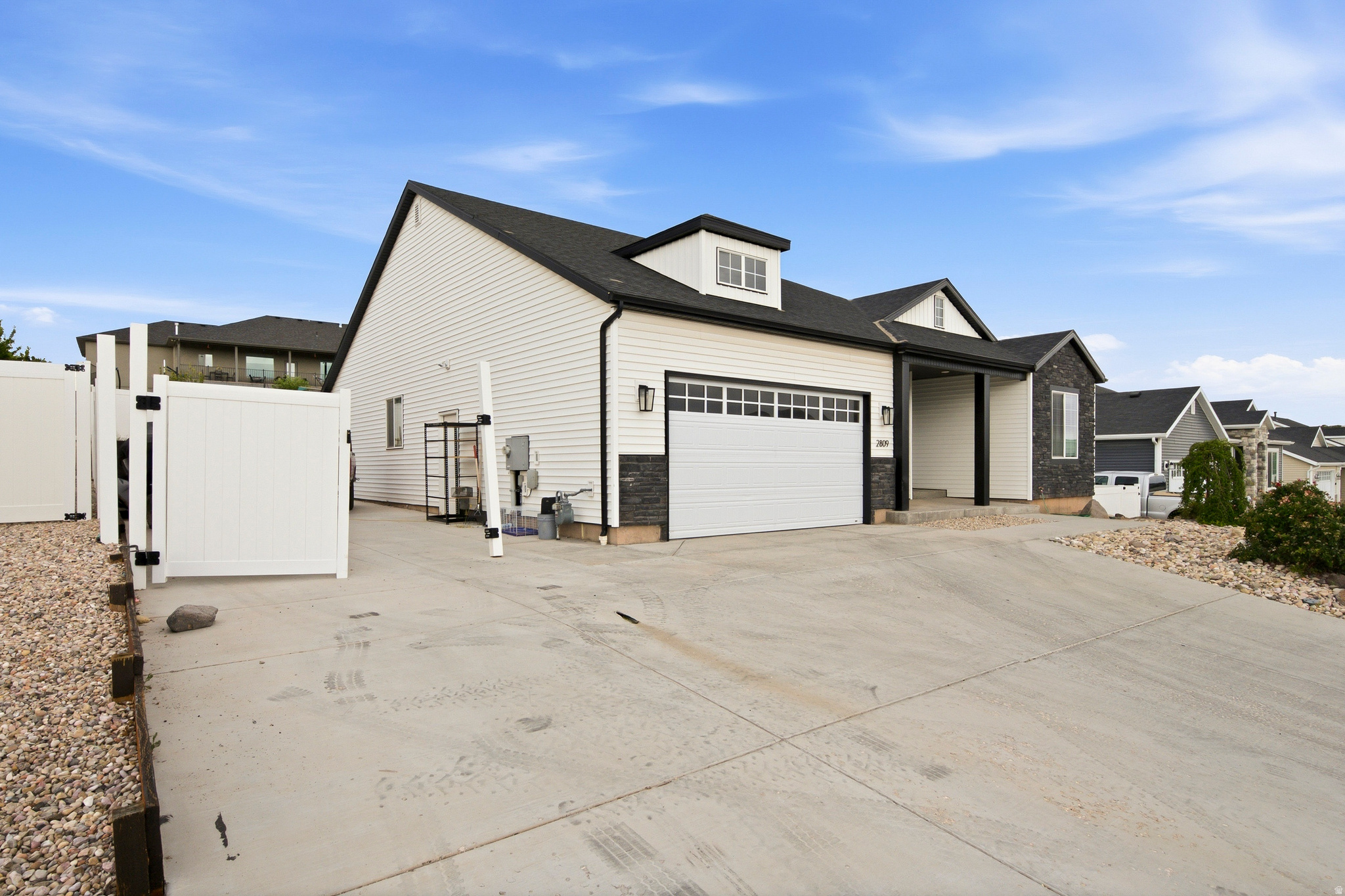 CRESCENT HILLS - Residential