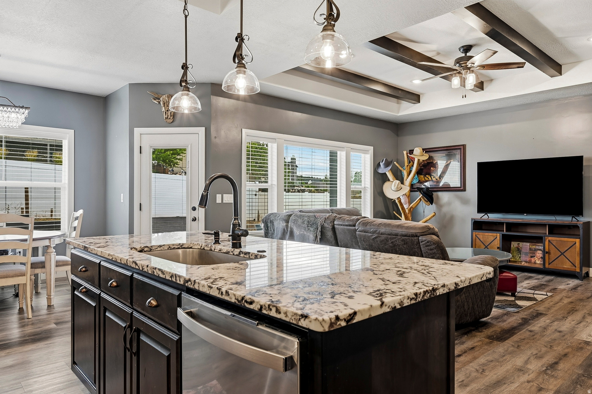 CRESCENT HILLS - Residential