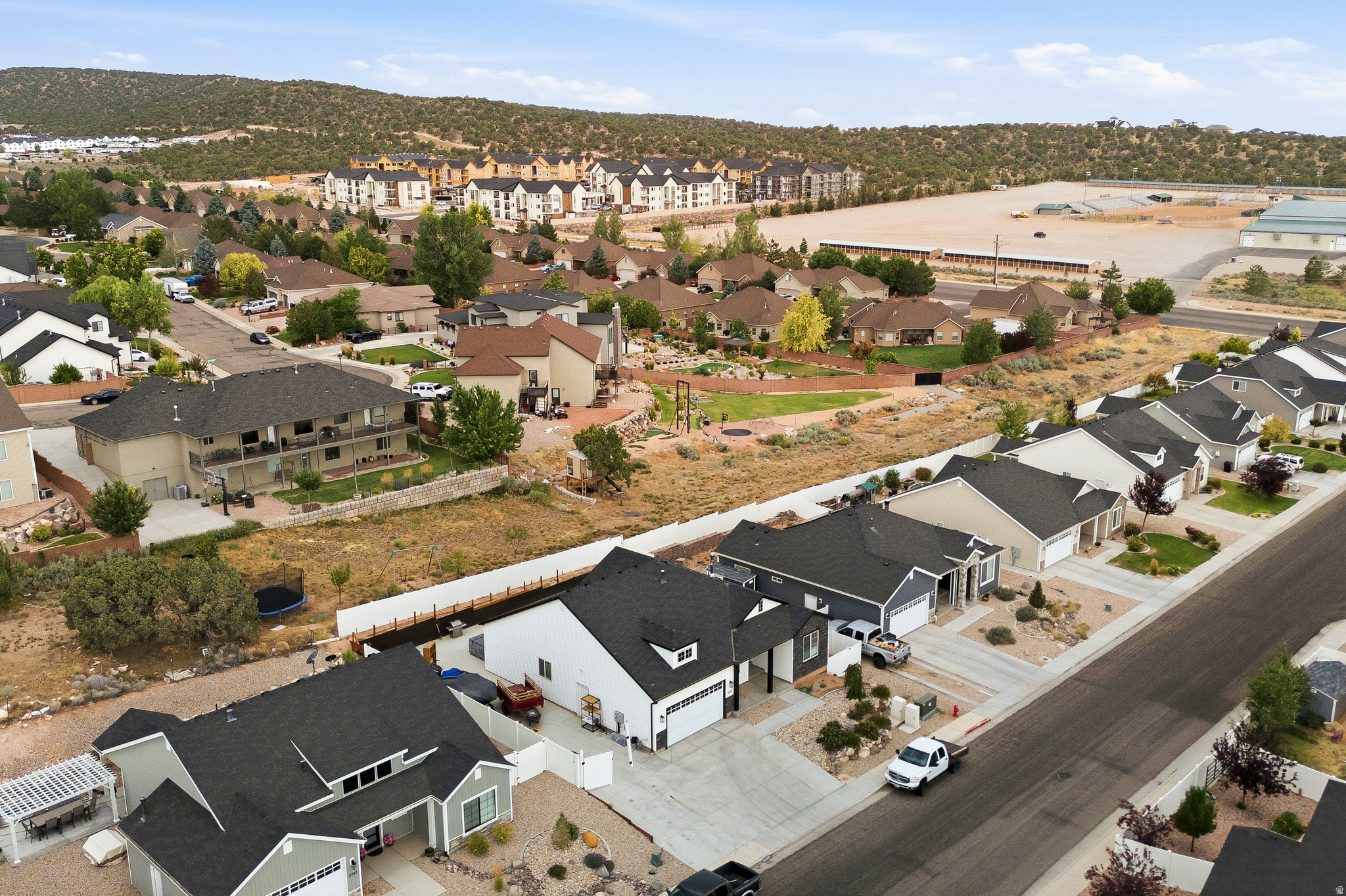CRESCENT HILLS - Residential