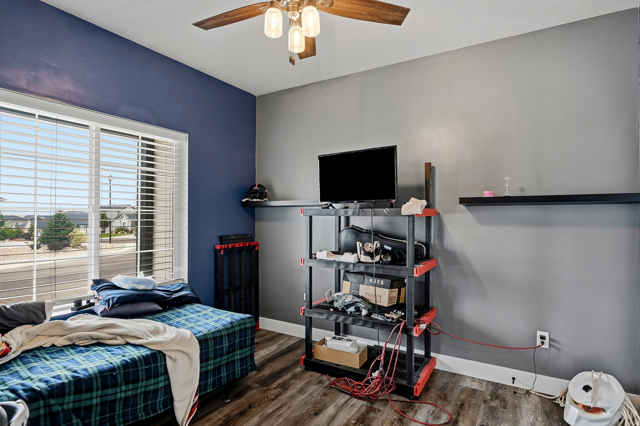 CRESCENT HILLS - Residential