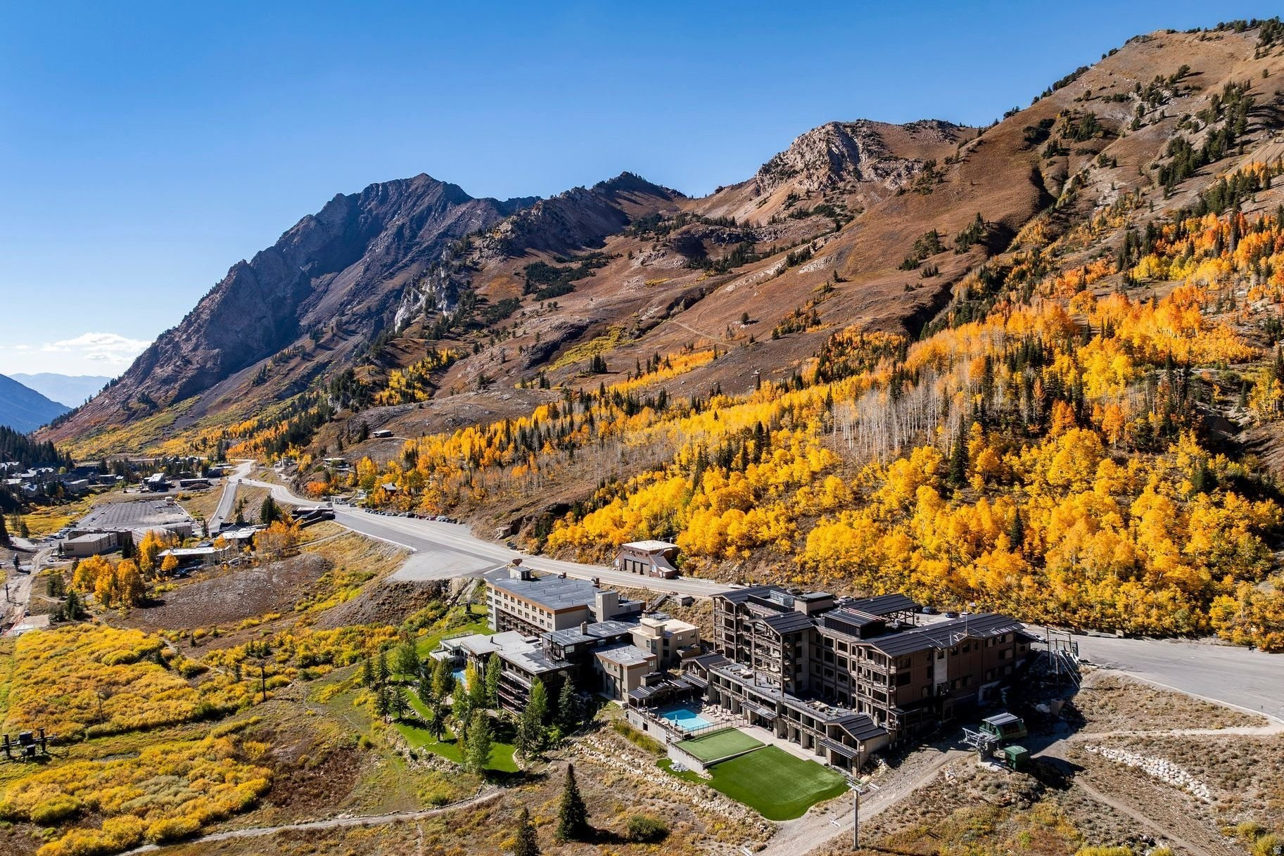 APRES CONDOMINIUMS - Residential