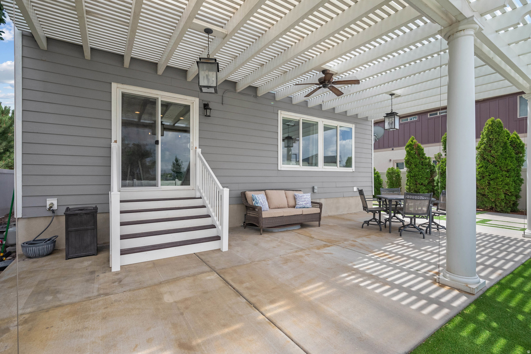 EAST RIVERWALK - Residential