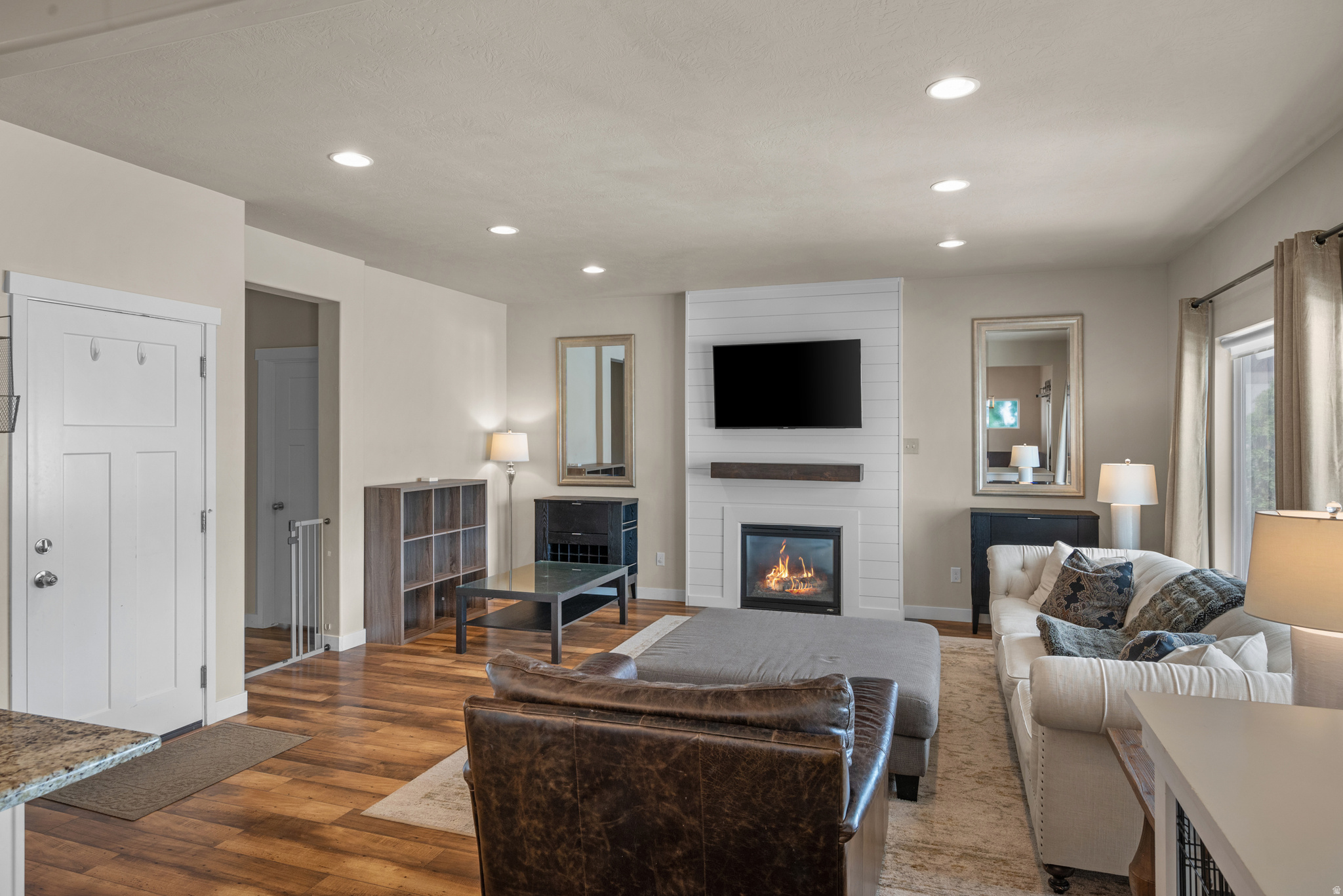 EAST RIVERWALK - Residential