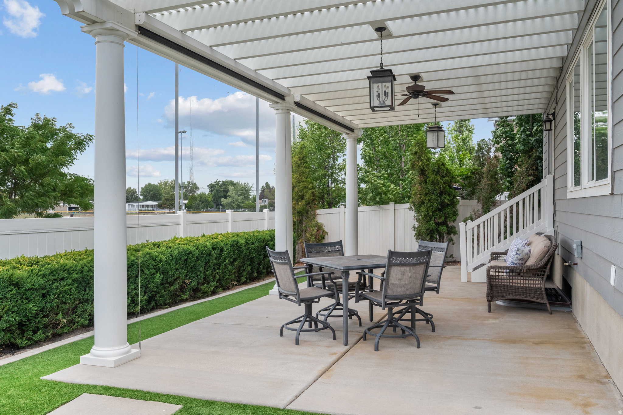 EAST RIVERWALK - Residential
