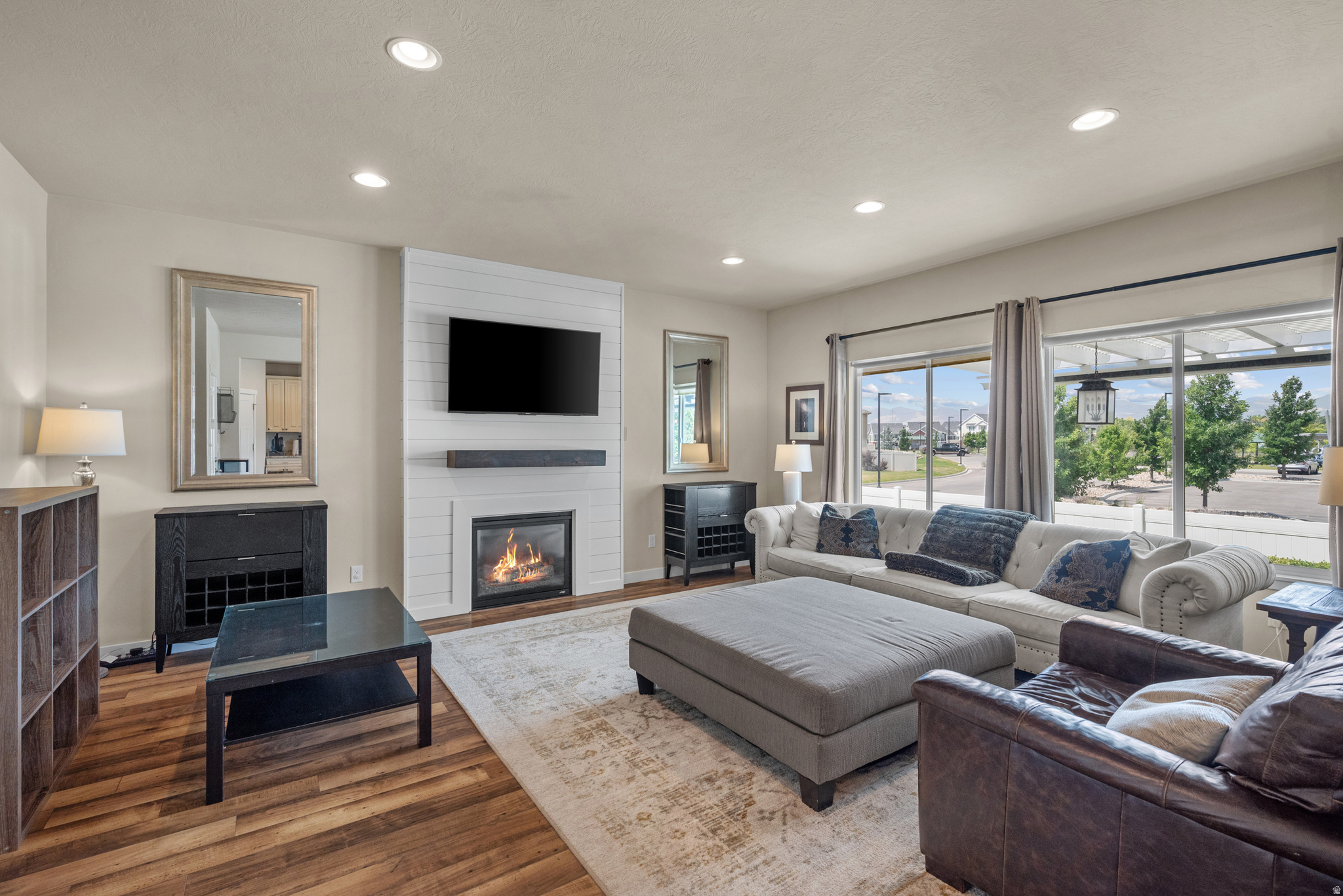 EAST RIVERWALK - Residential