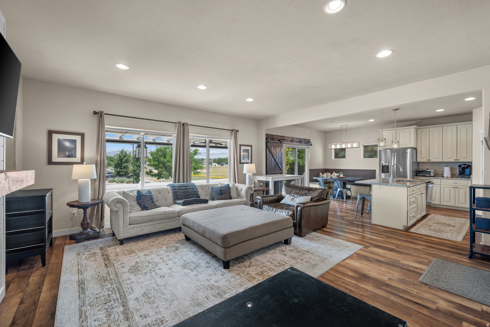 EAST RIVERWALK - Residential
