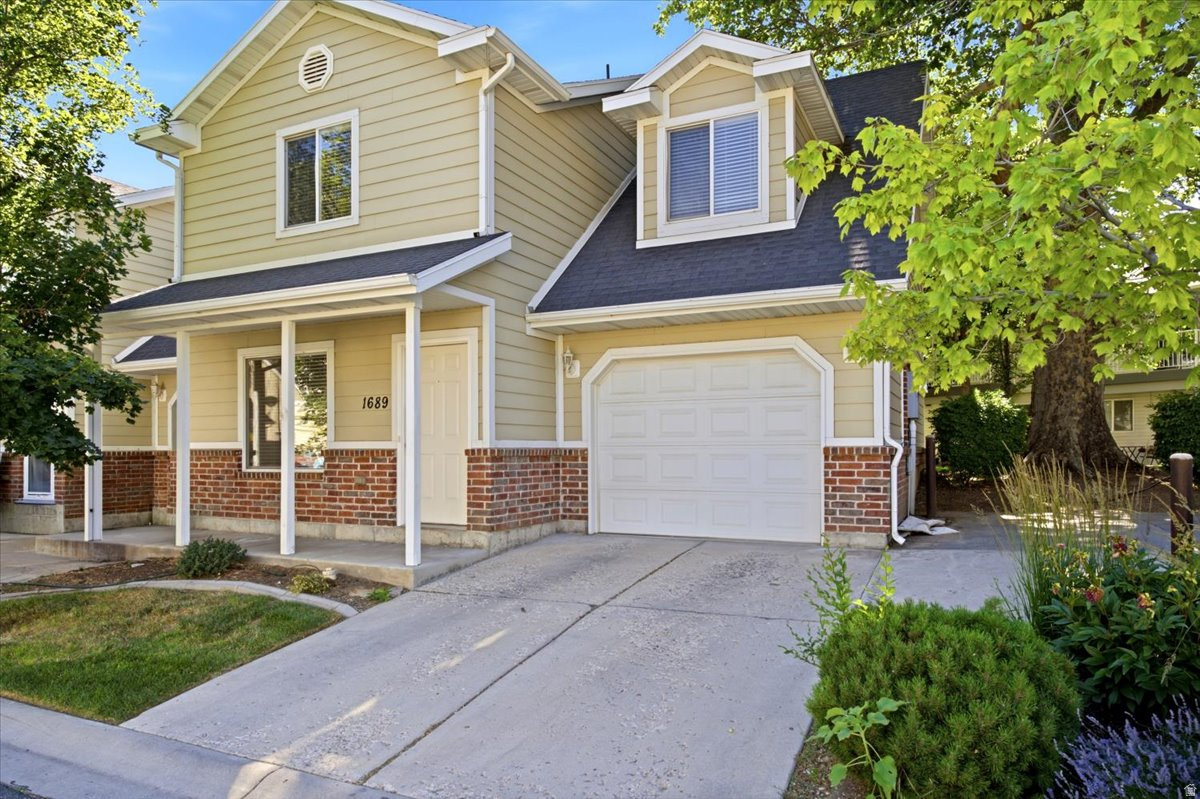 CANYON WOODS - Residential