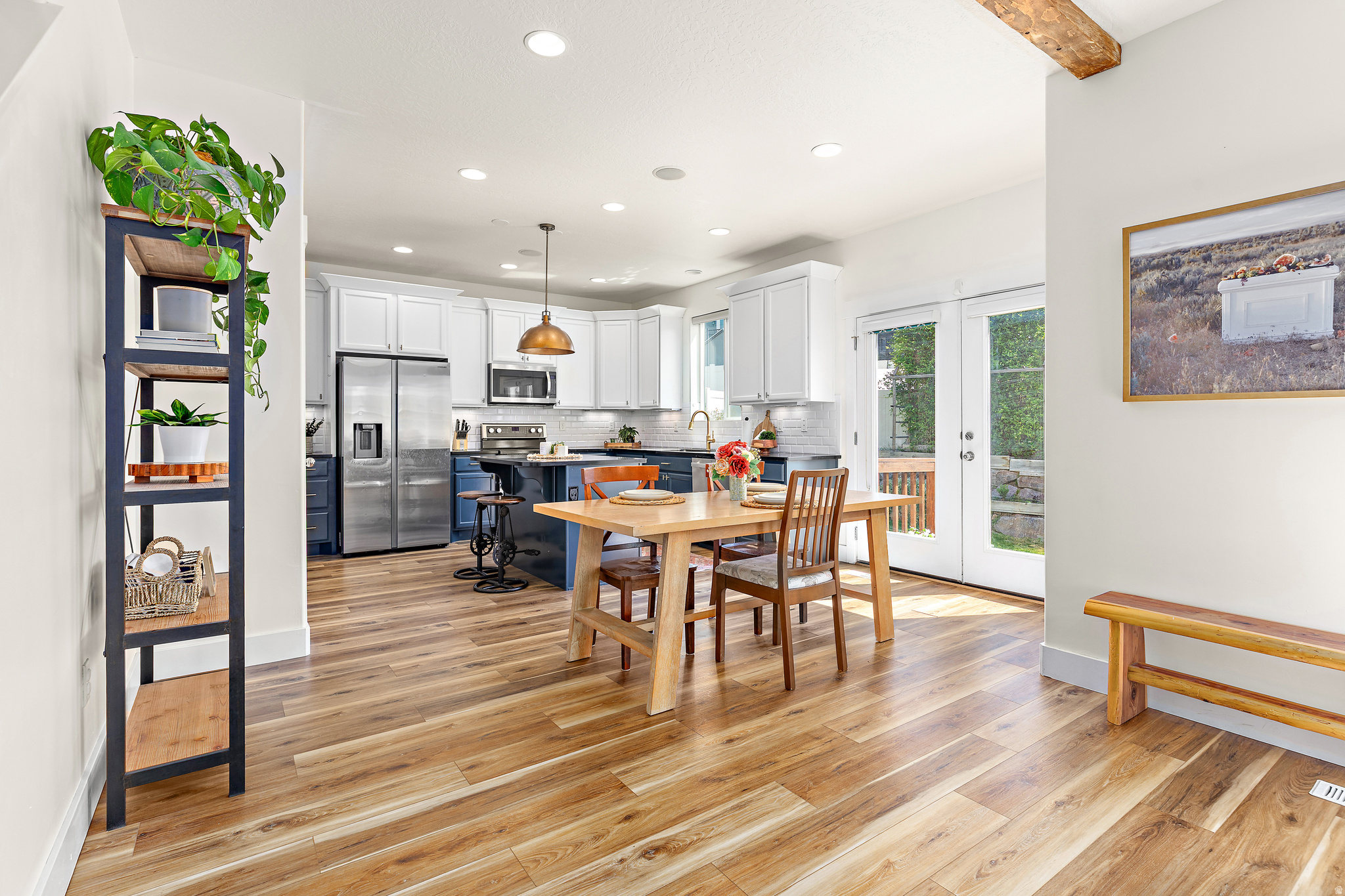 SILVER LAKE - Residential