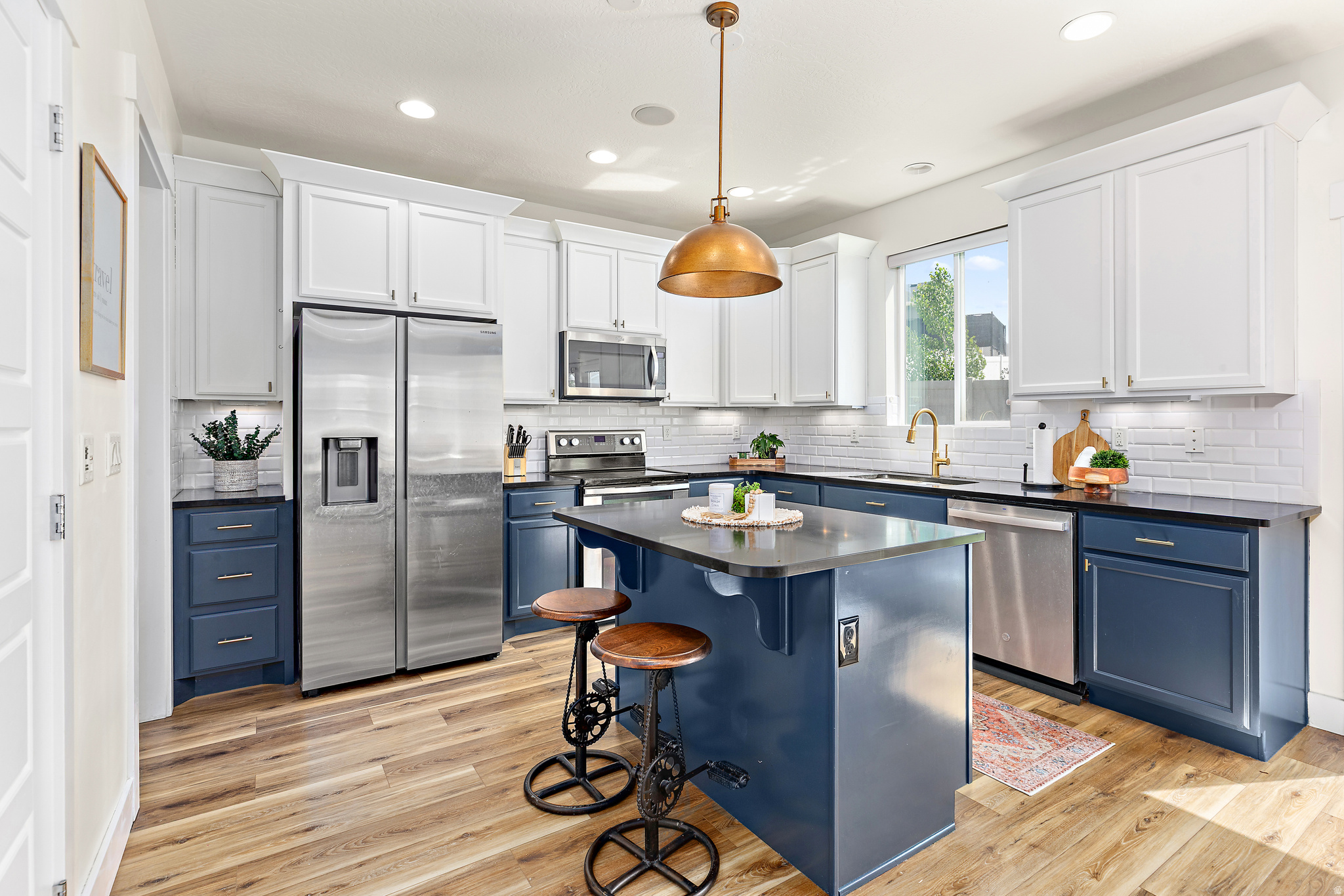 SILVER LAKE - Residential