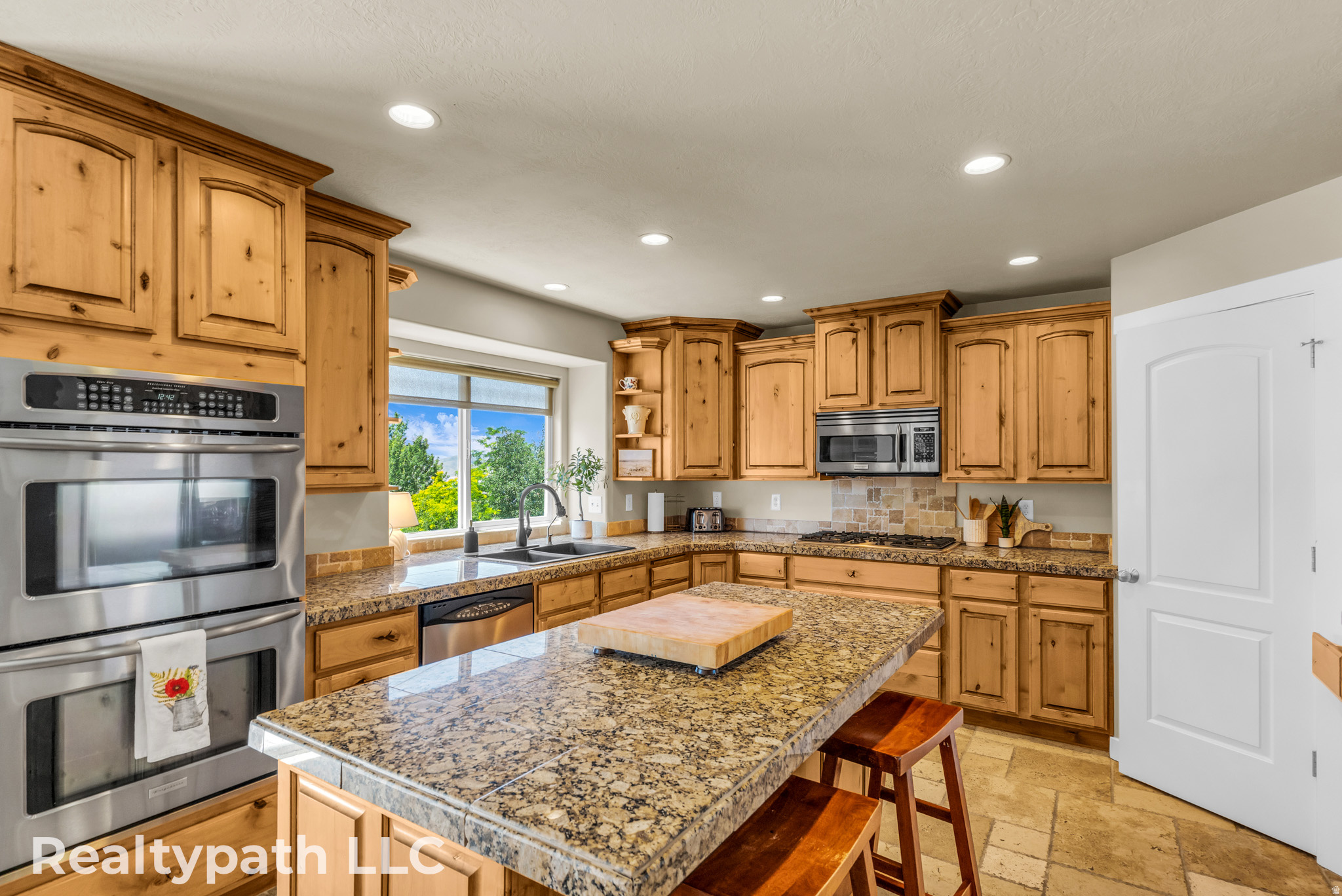 MAHOGANY RIDGE - Residential