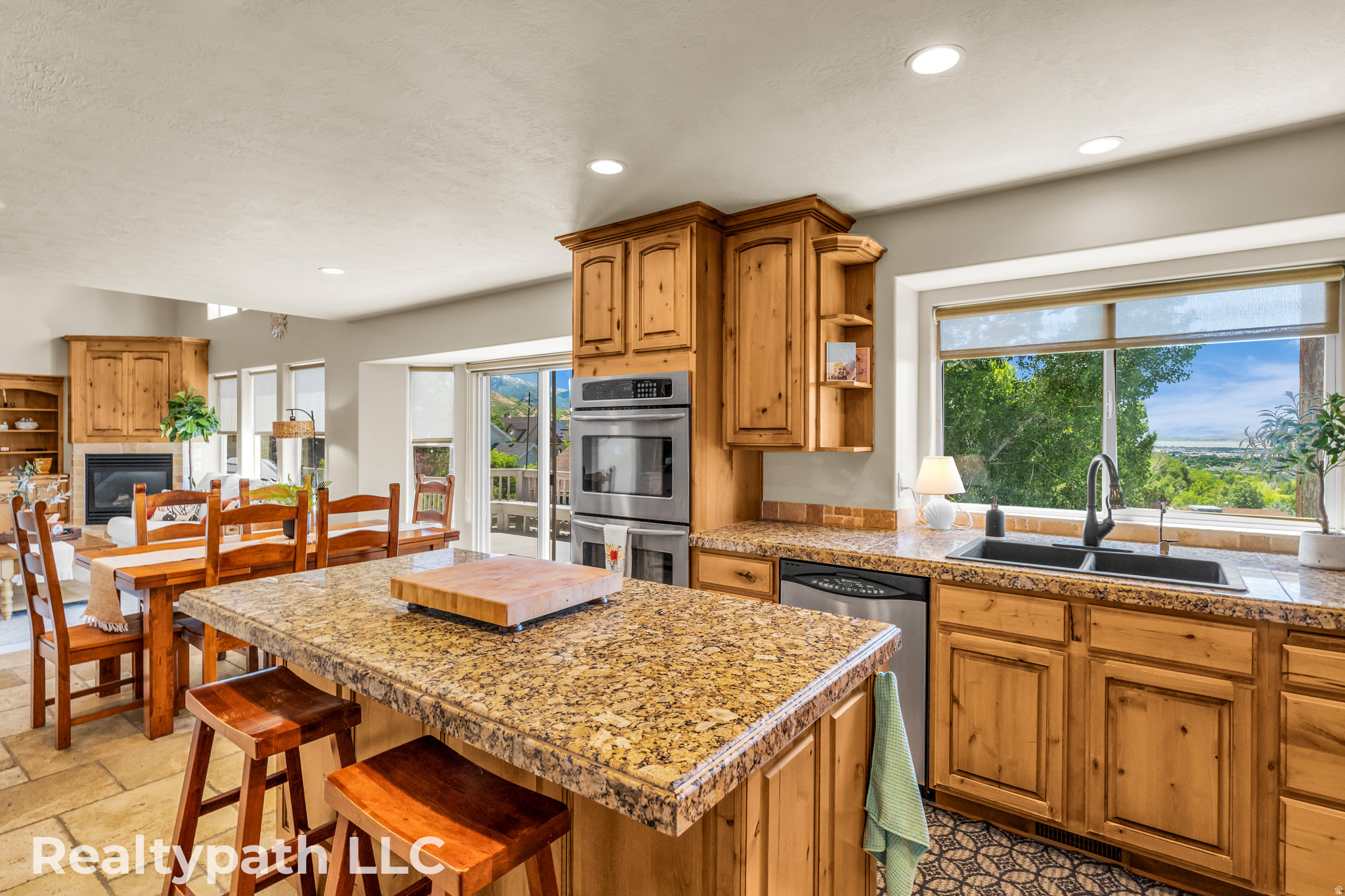 MAHOGANY RIDGE - Residential