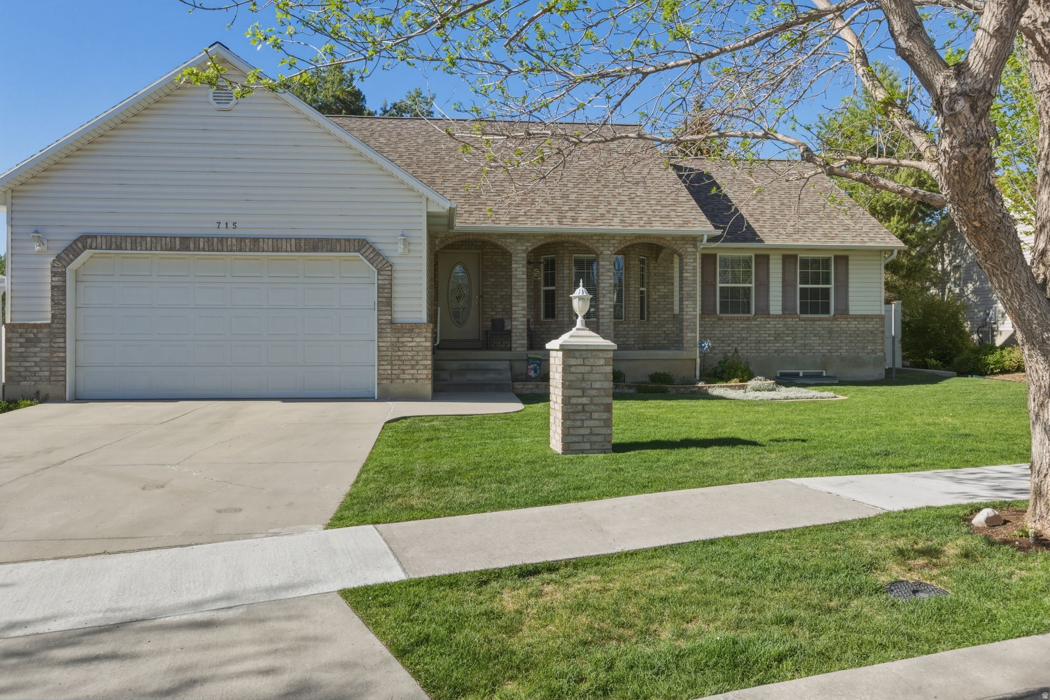 PINE MEADOWS - Residential