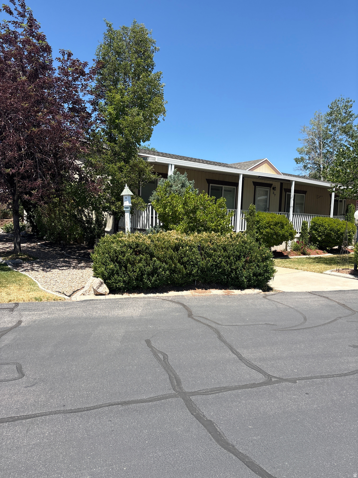 ROLLING HILLS - Residential