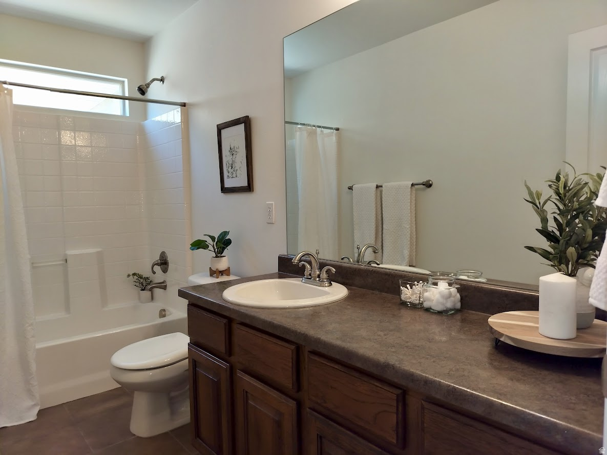 THE VILLAS AT MONARCH MEADOWS - Residential
