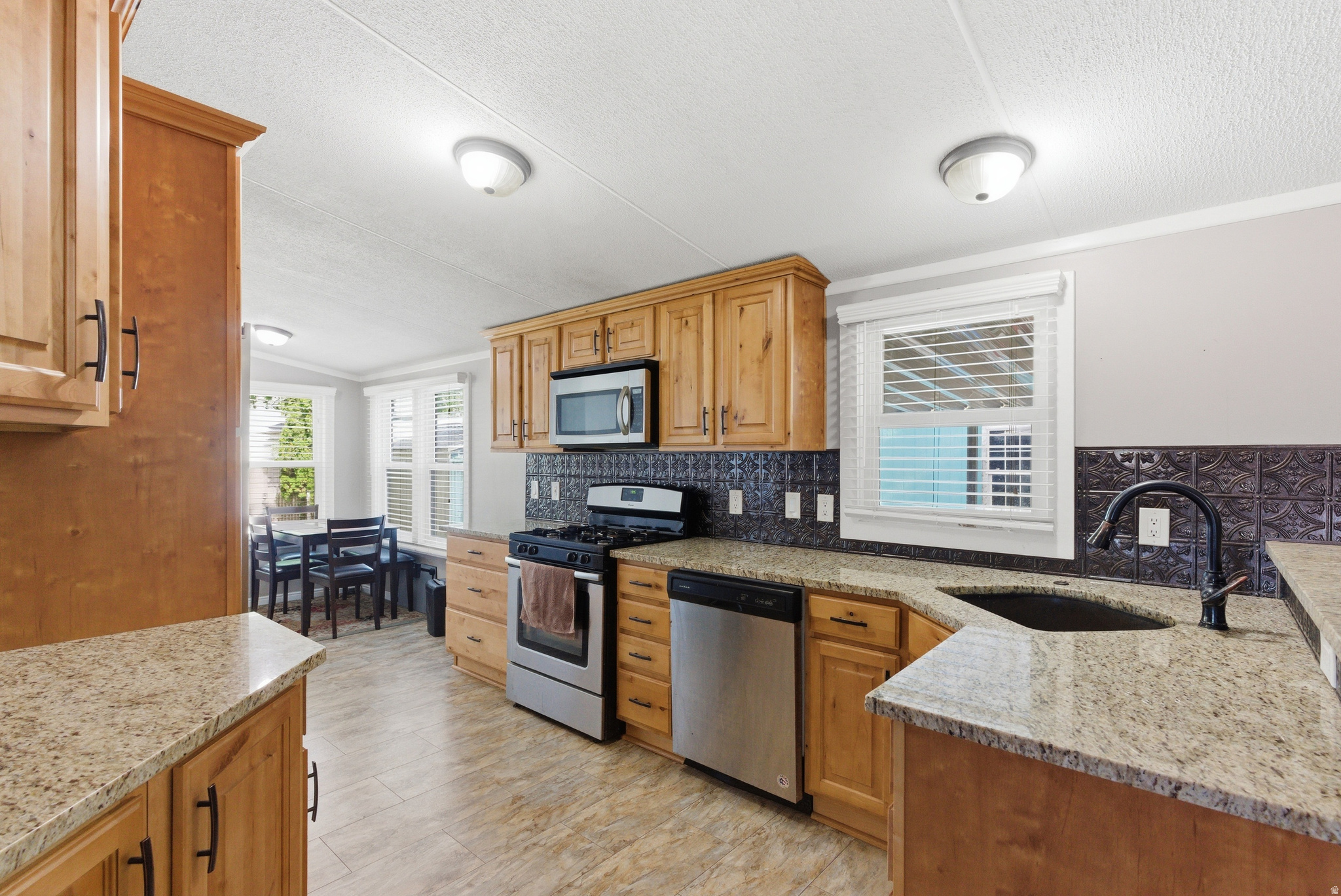MOUNTAIN VIEW MHC - Residential