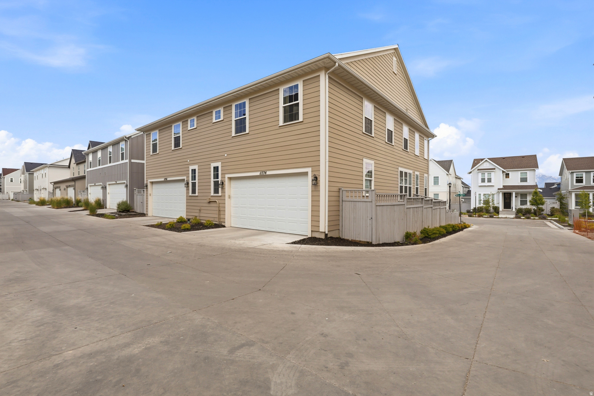 CASCADE VILLAGE AT DAYBREAK - Residential
