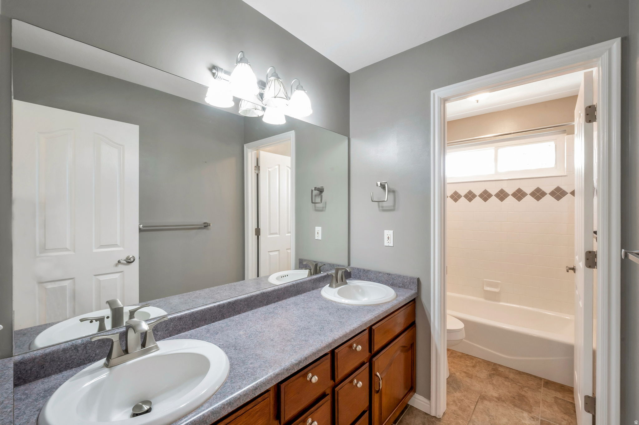 LINCOLN ESTATES - Residential
