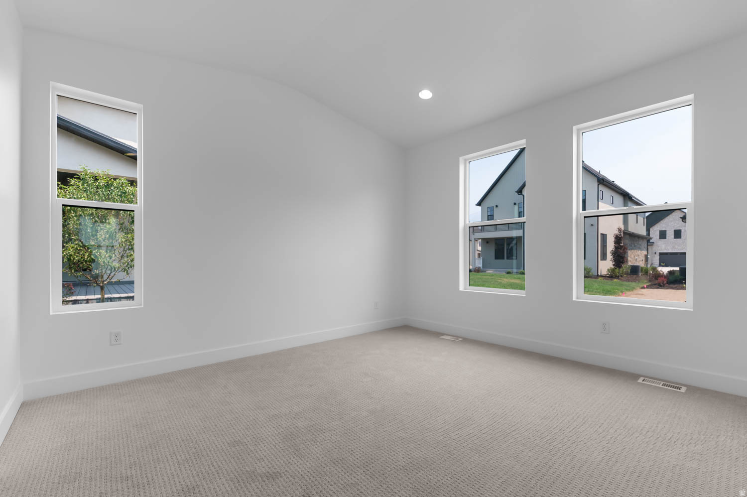 BROADVIEW SHORES COTTAGES 740 - Residential