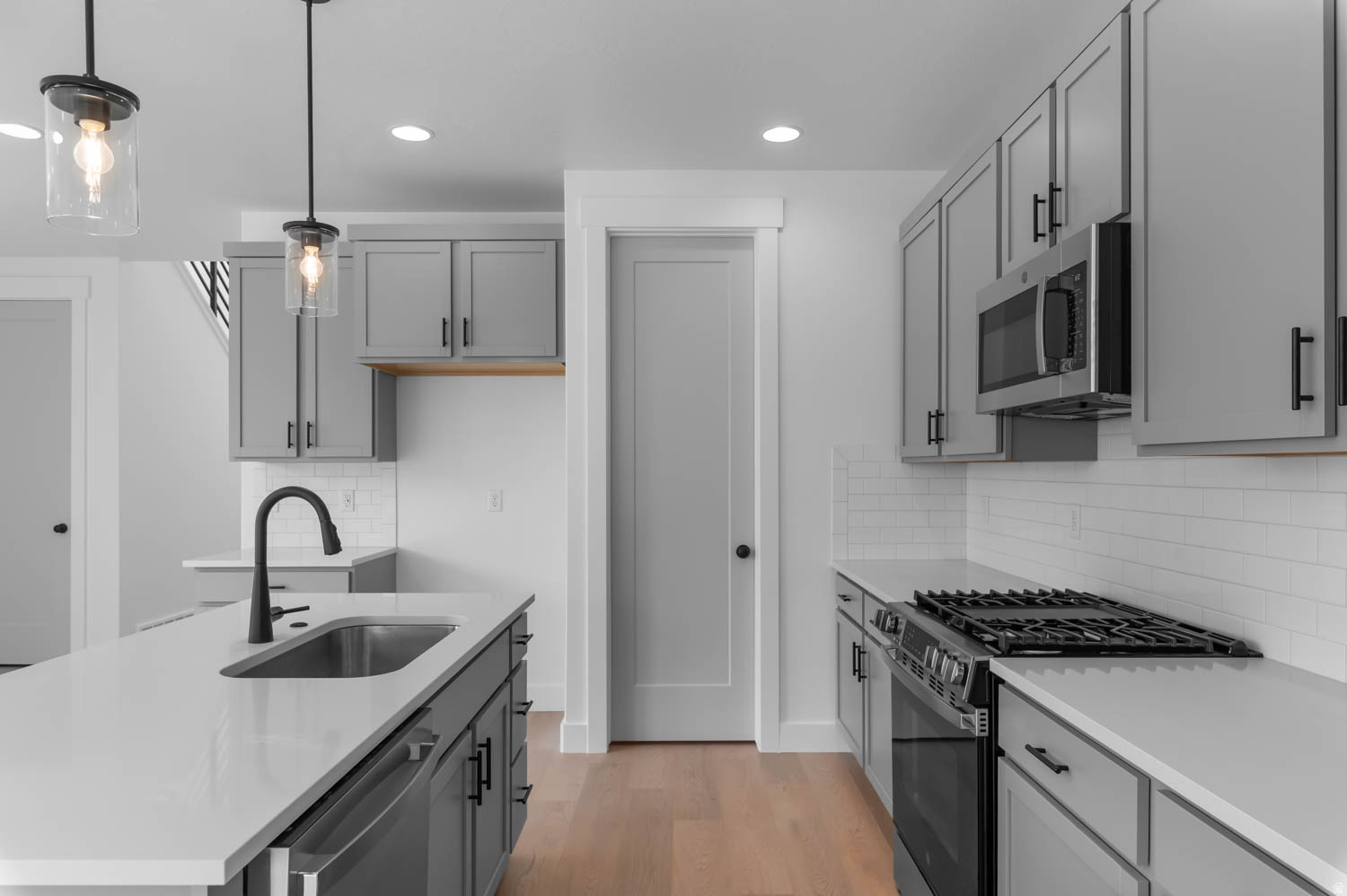 BROADVIEW SHORES COTTAGES 740 - Residential