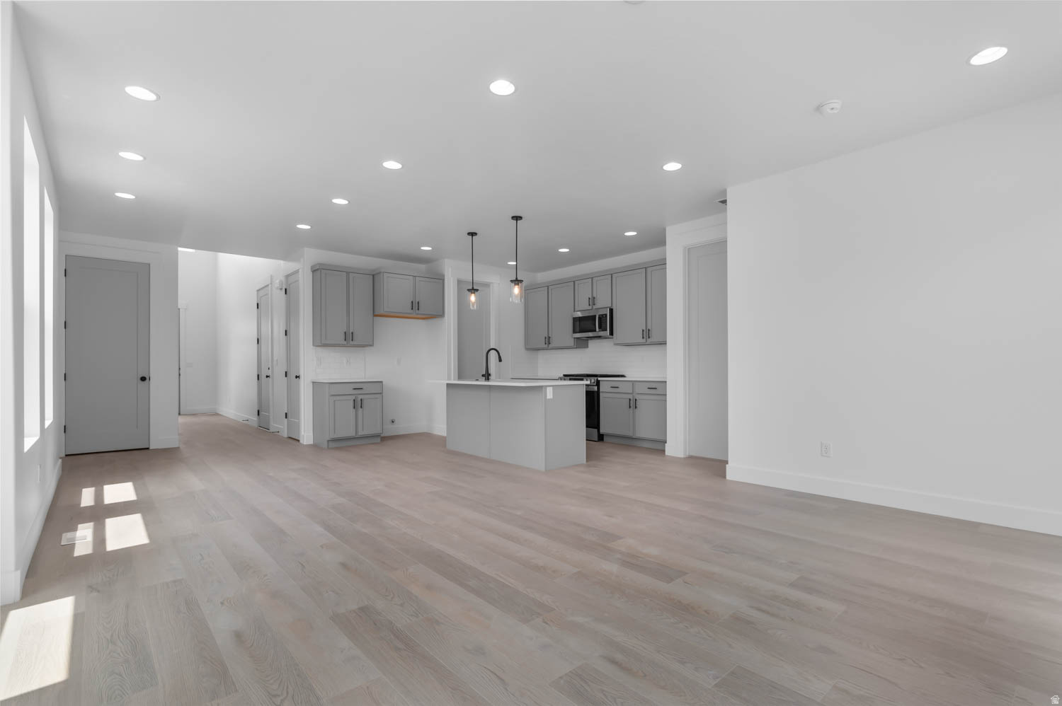 BROADVIEW SHORES COTTAGES 740 - Residential