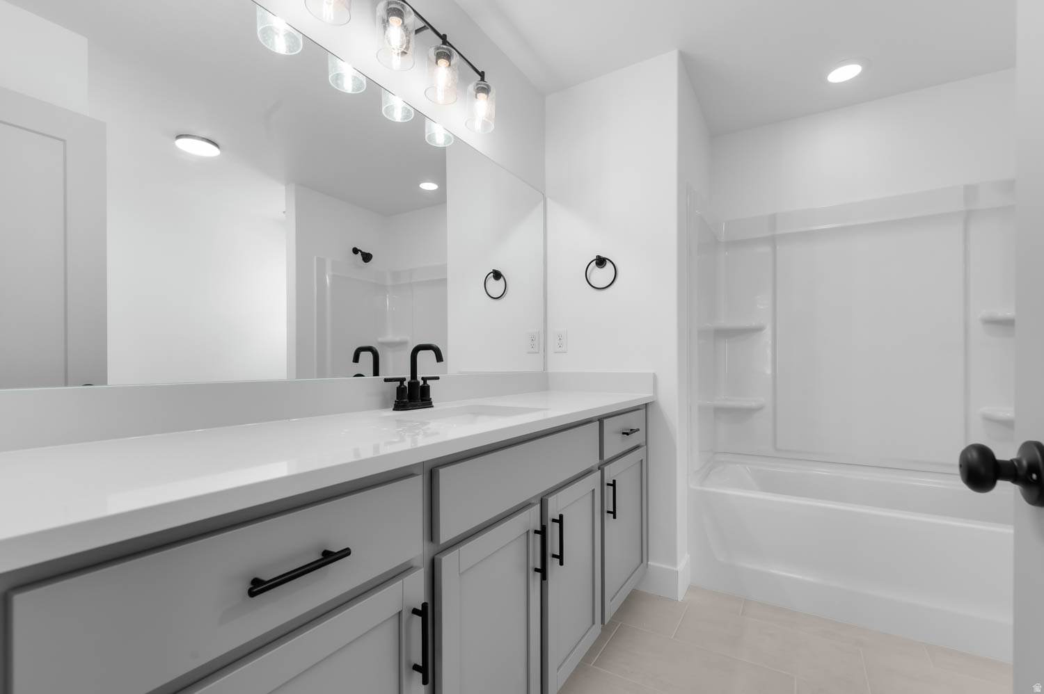 BROADVIEW SHORES COTTAGES 740 - Residential