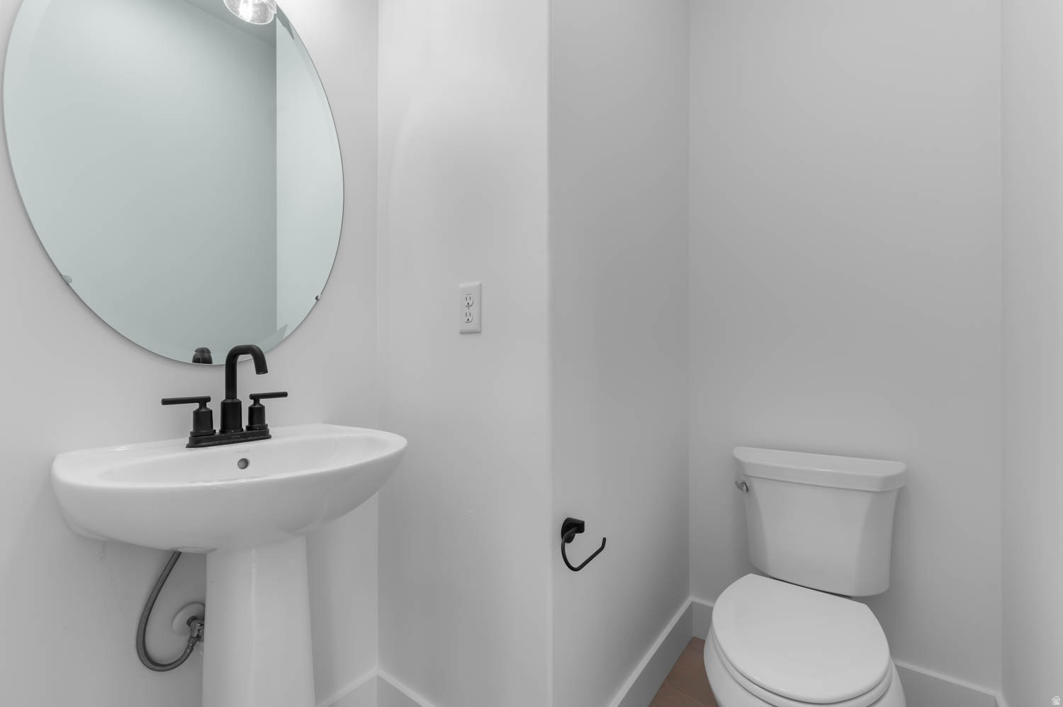 BROADVIEW SHORES COTTAGES 740 - Residential