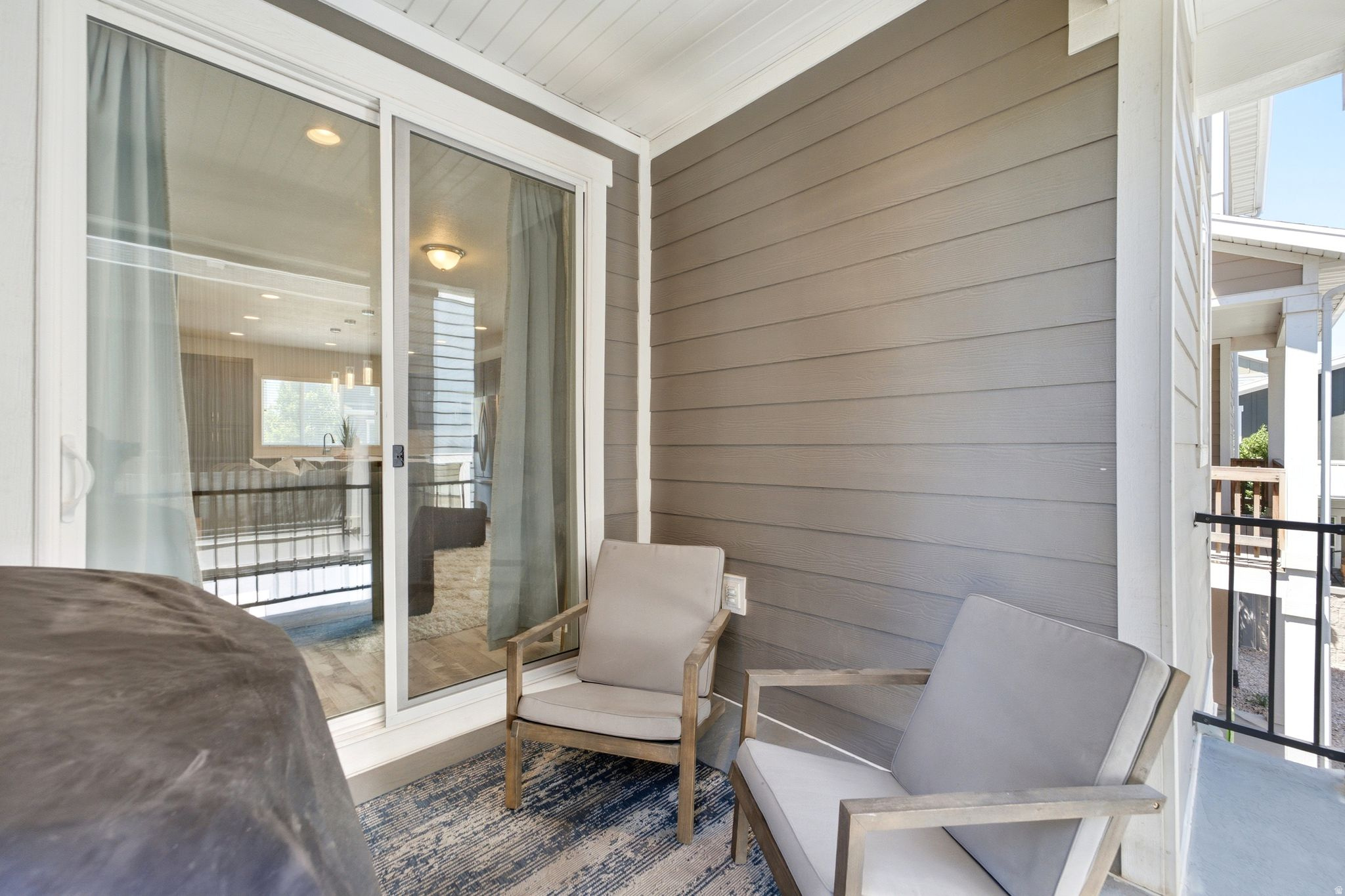 FOUNDERS POINT - Residential
