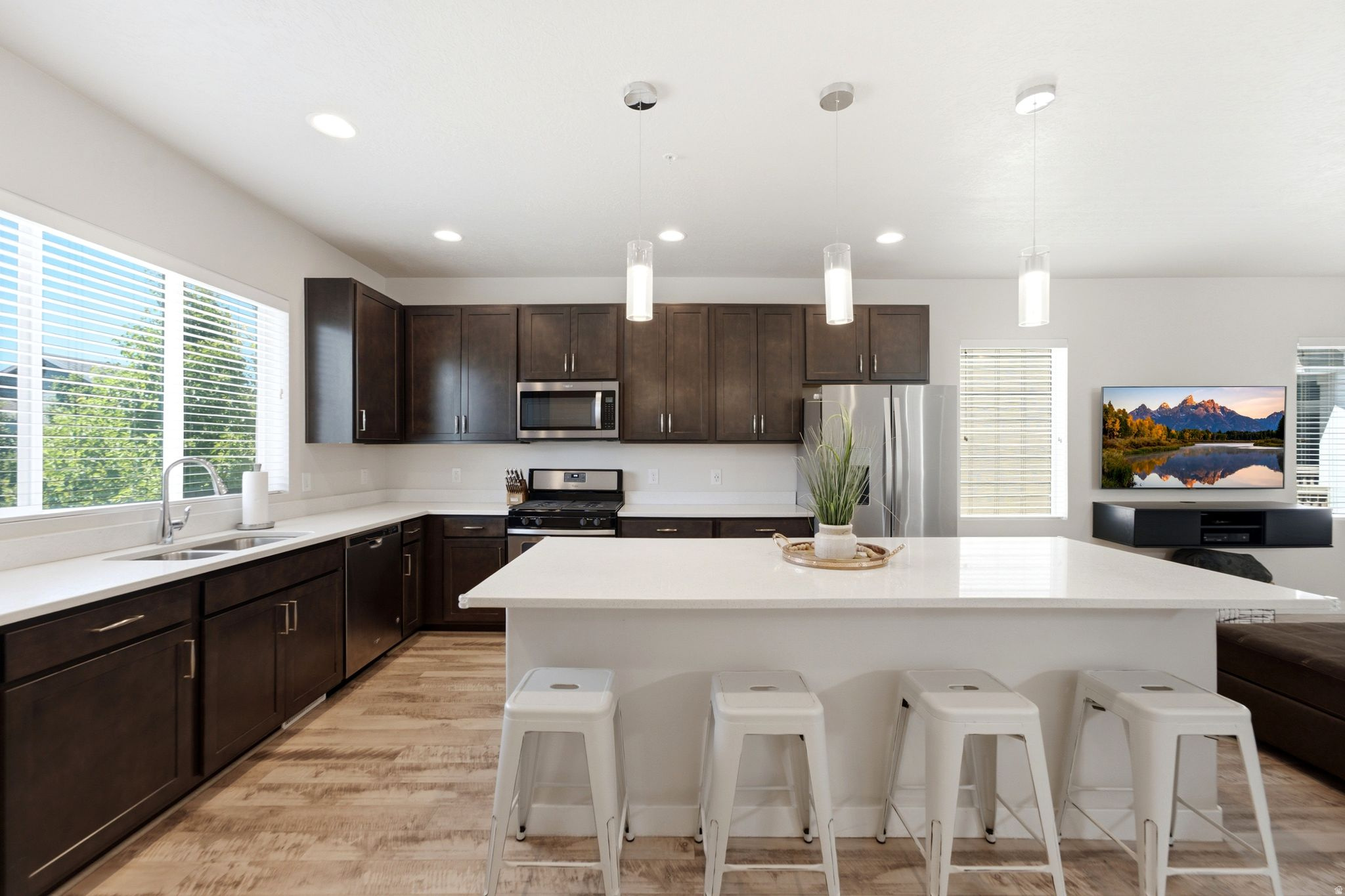 FOUNDERS POINT - Residential