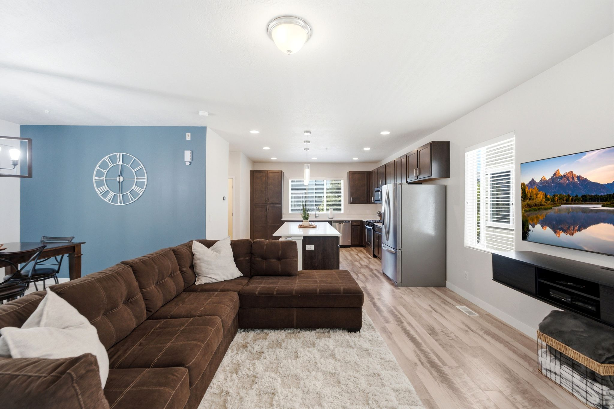 FOUNDERS POINT - Residential