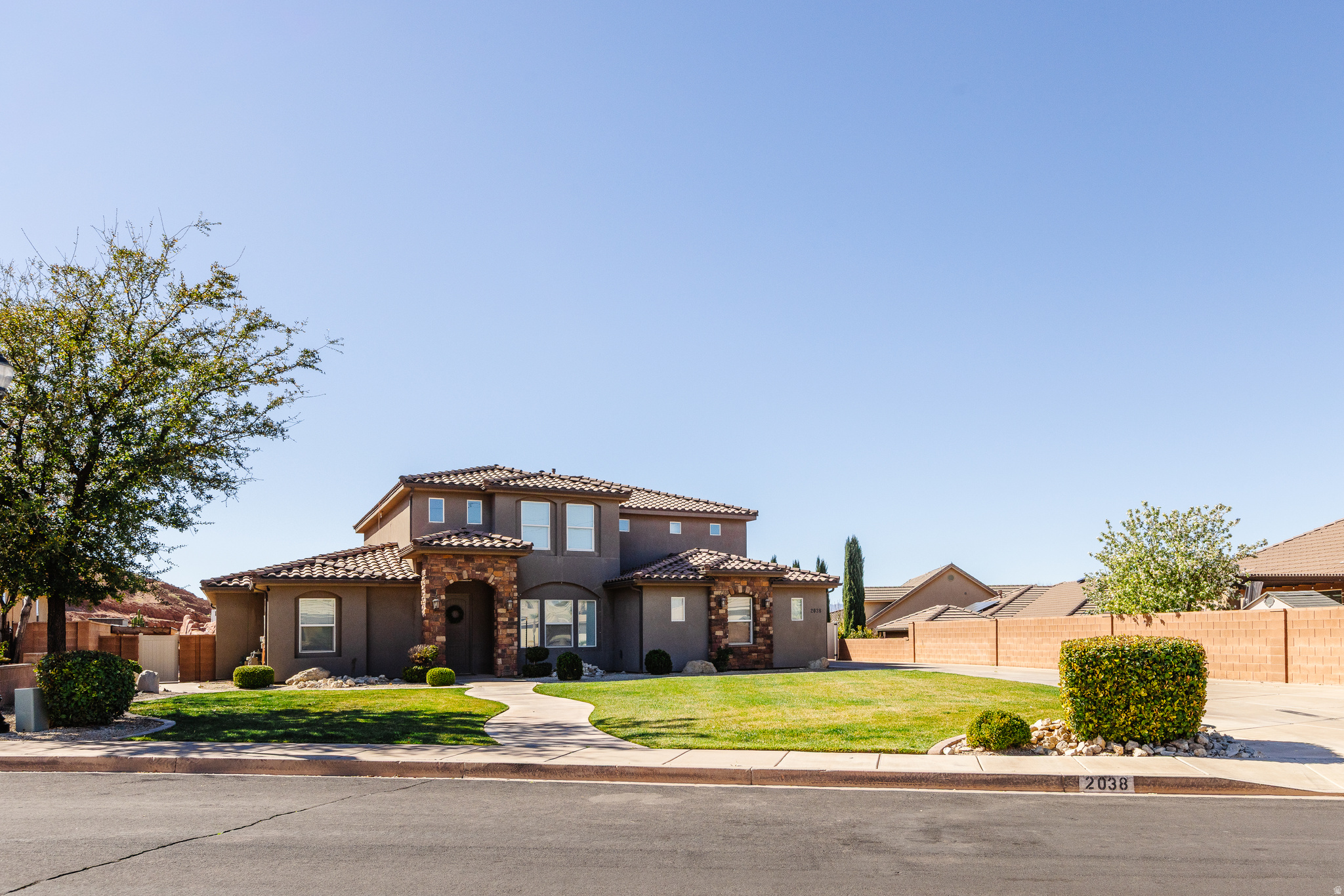 DESERT FIELDS - Residential