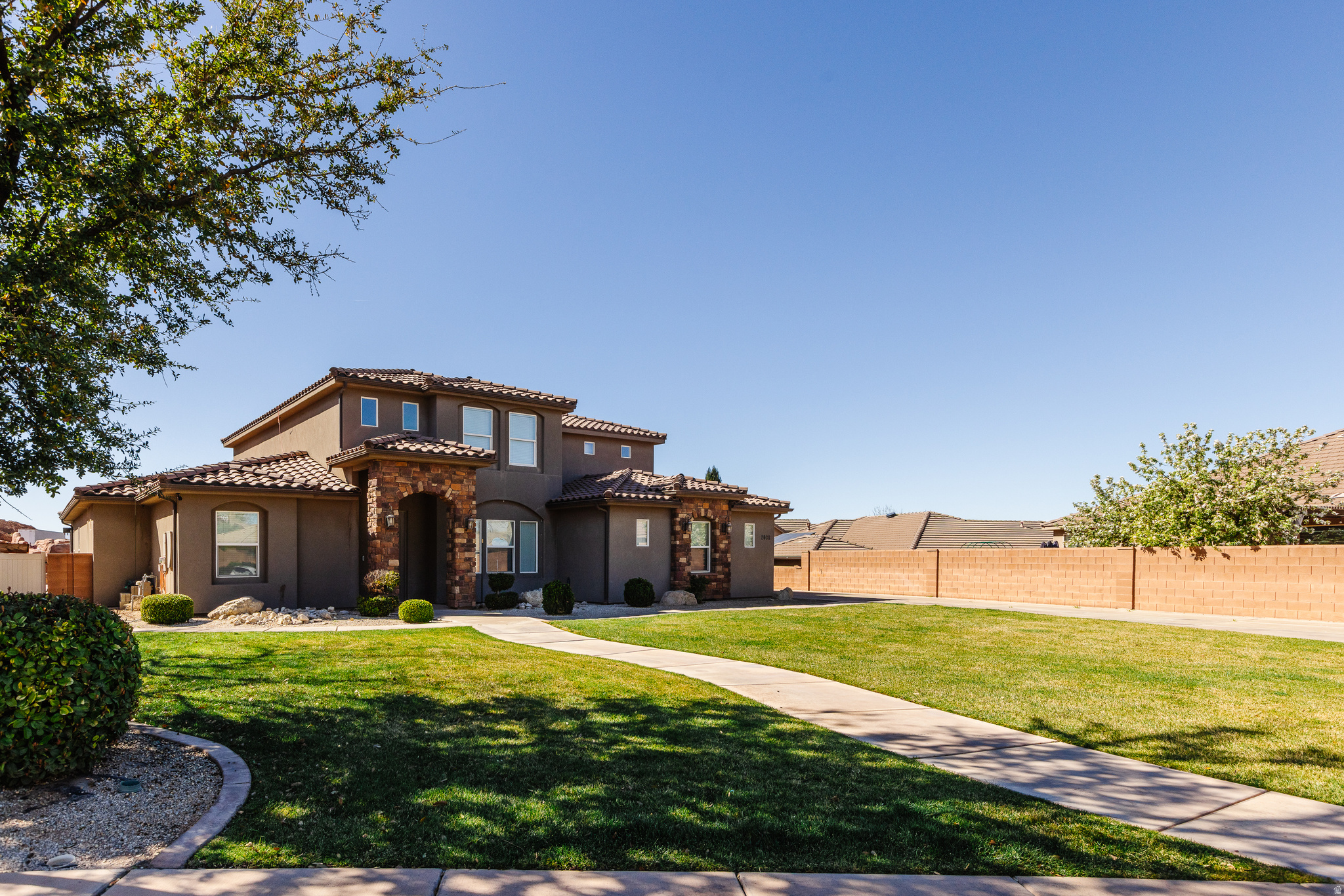 DESERT FIELDS - Residential